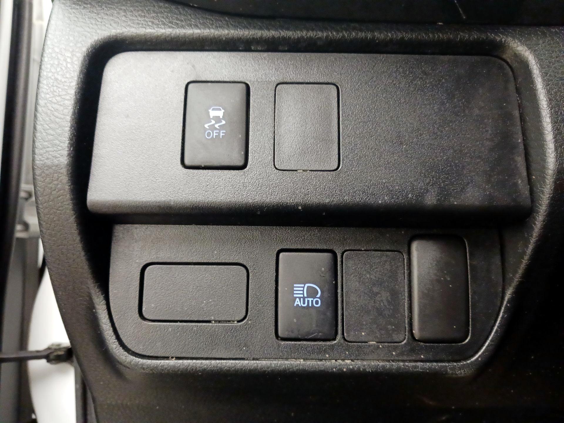 Thumbnail: 2021 Toyota Tacoma - 13