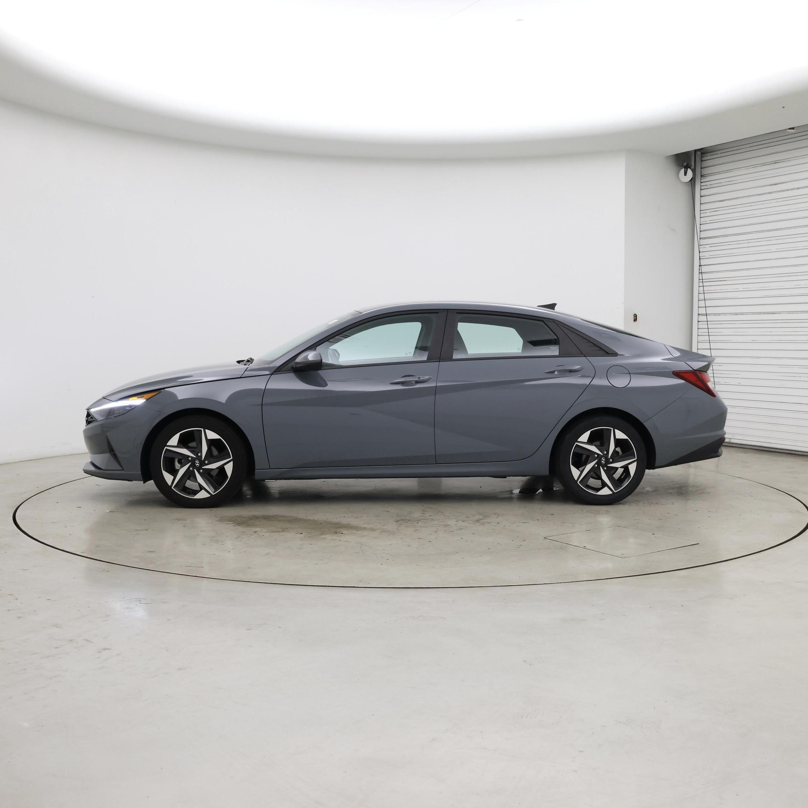 Thumbnail: 2023 Hyundai Elantra - 3