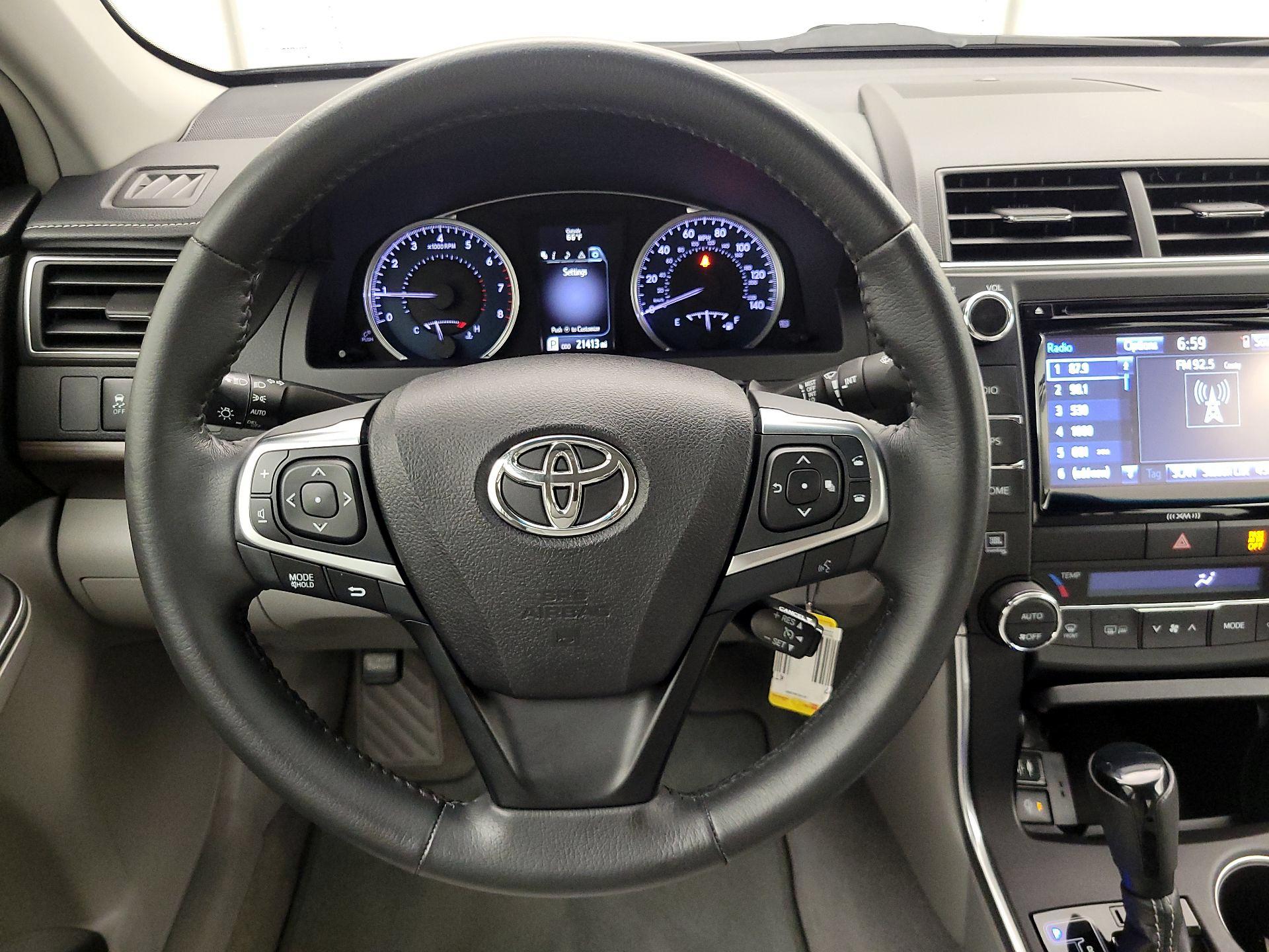 Thumbnail: 2017 Toyota Camry - 10