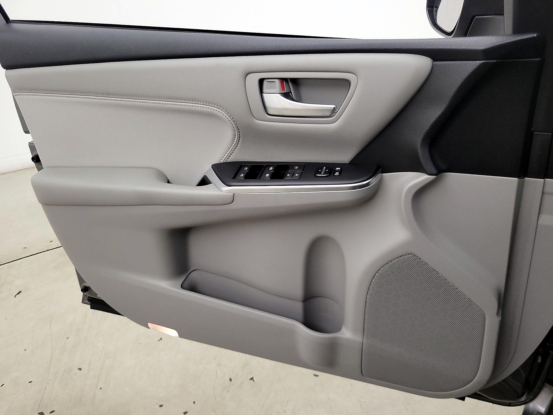 Thumbnail: 2017 Toyota Camry - 12