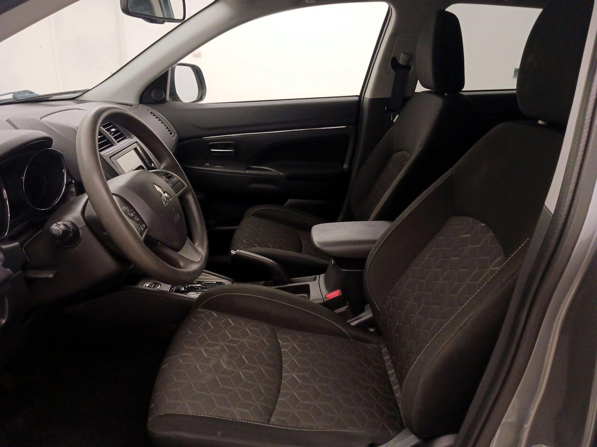Thumbnail: 2021 Mitsubishi Outlander Sport - 11