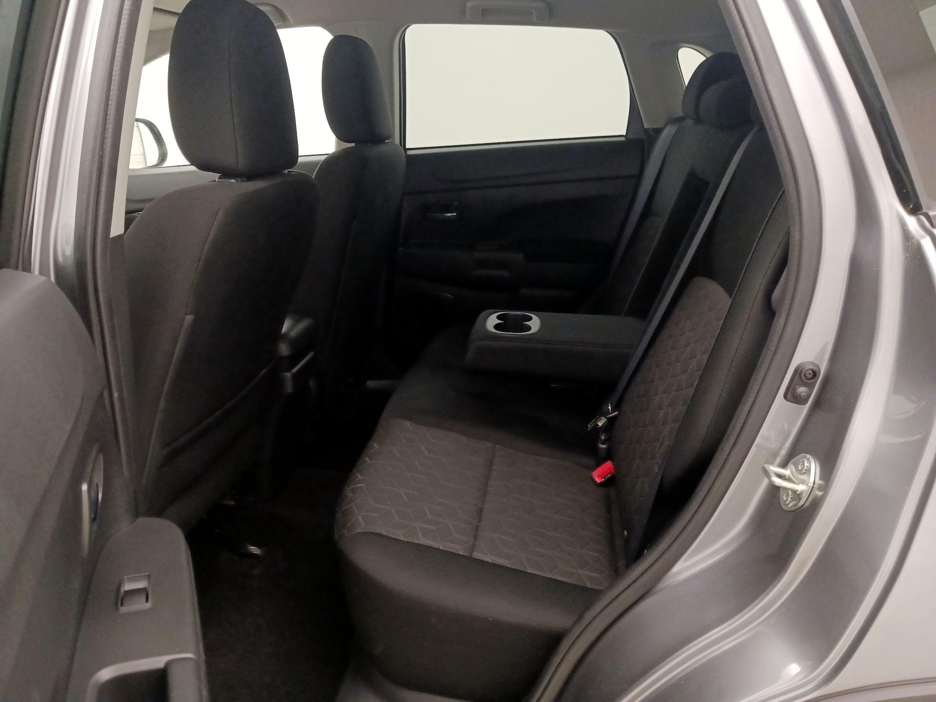 Thumbnail: 2021 Mitsubishi Outlander Sport - 19