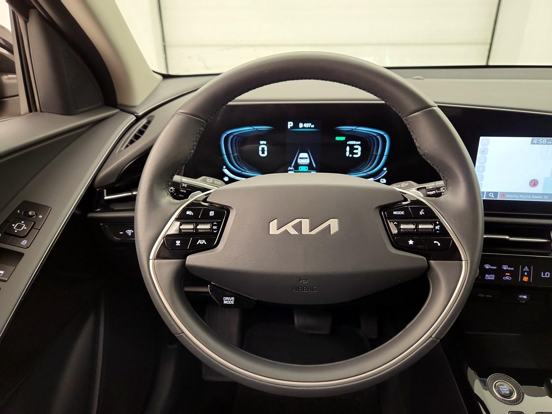 Thumbnail: 2023 Kia Niro - 10