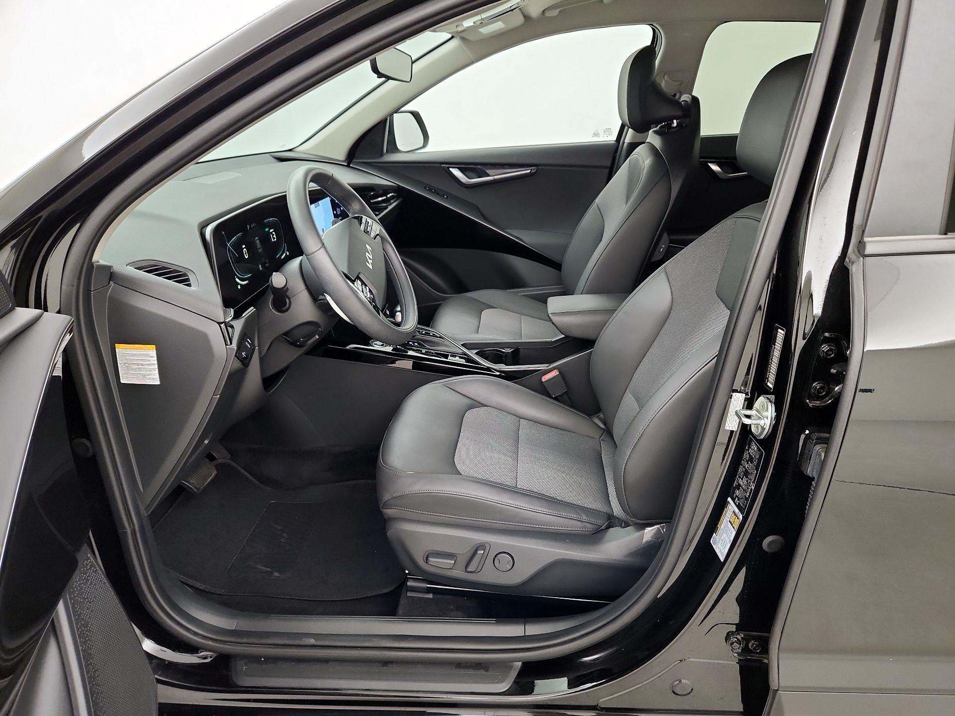 Thumbnail: 2023 Kia Niro - 11