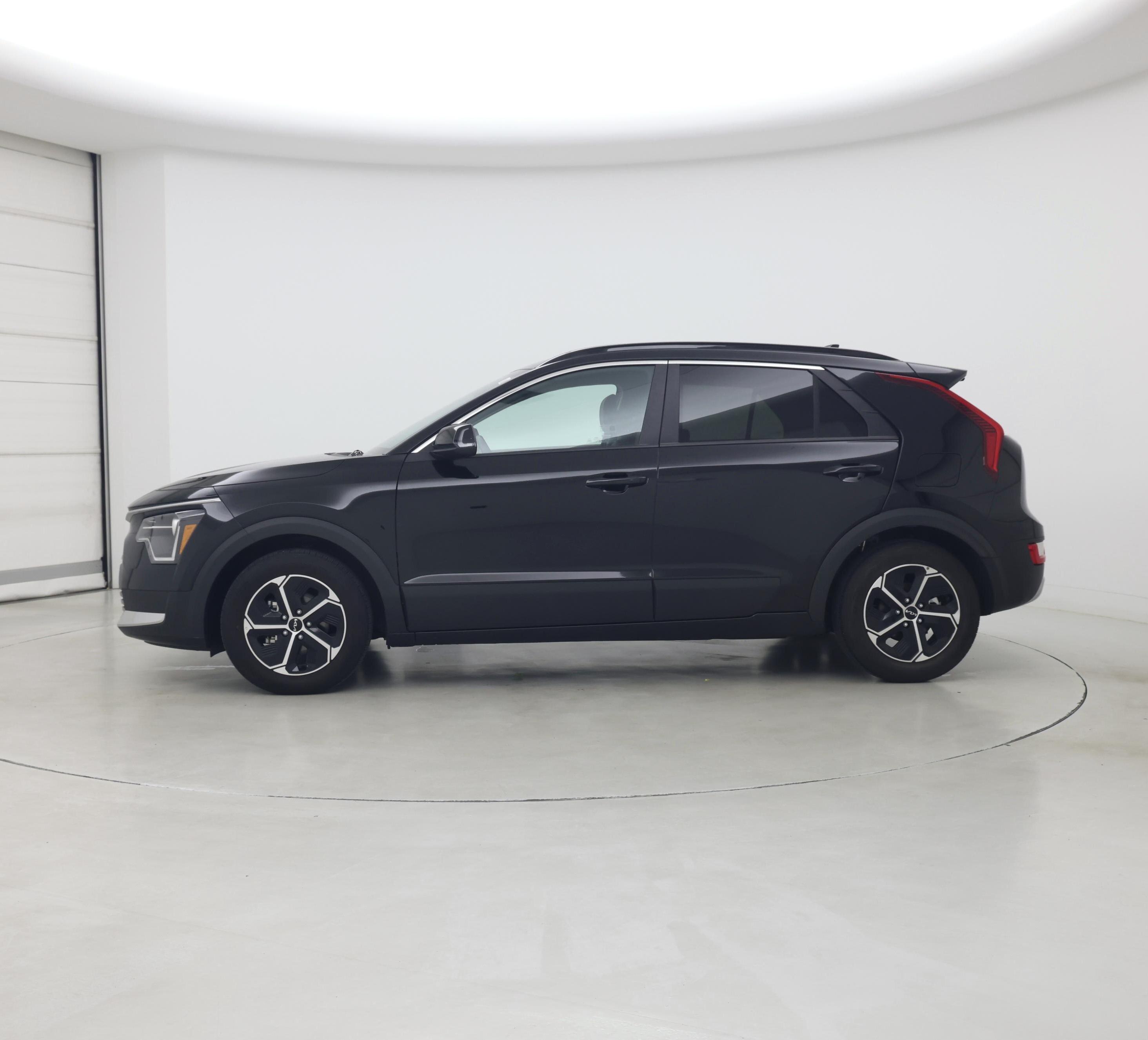 Thumbnail: 2023 Kia Niro - 3