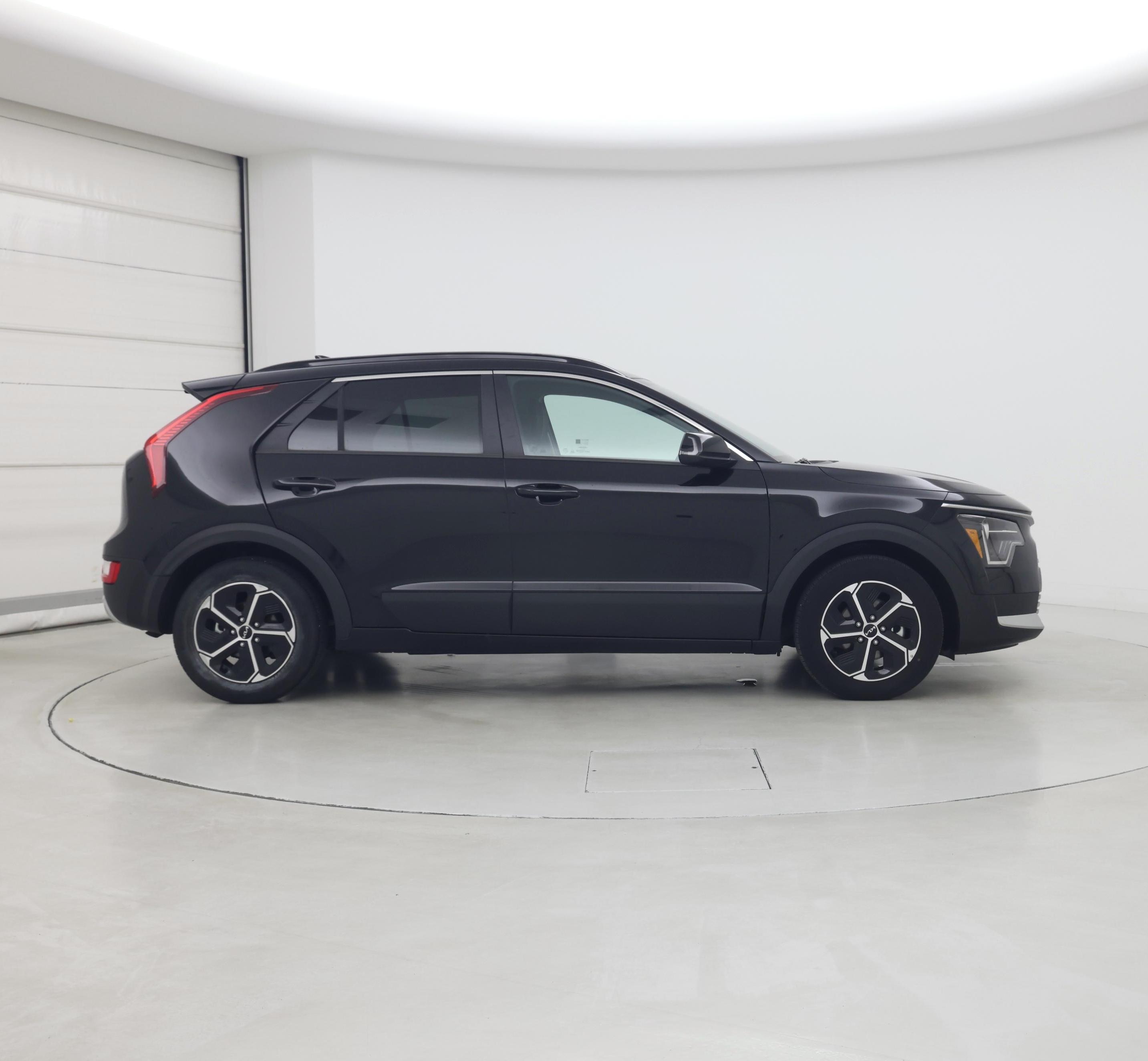 Thumbnail: 2023 Kia Niro - 7