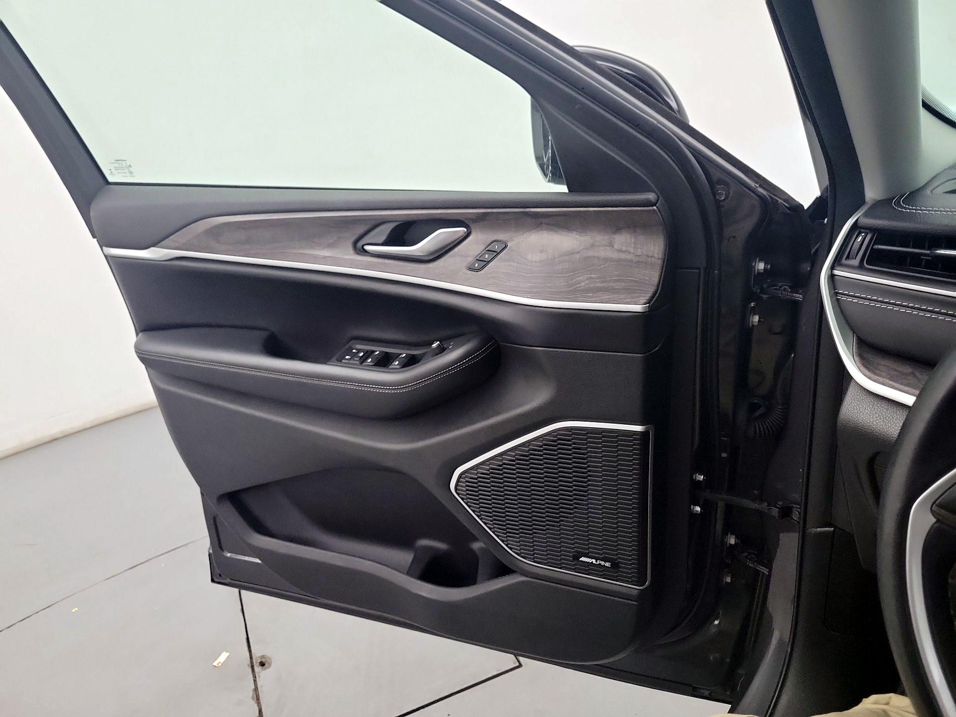 Thumbnail: 2022 Jeep Grand Cherokee L - 12