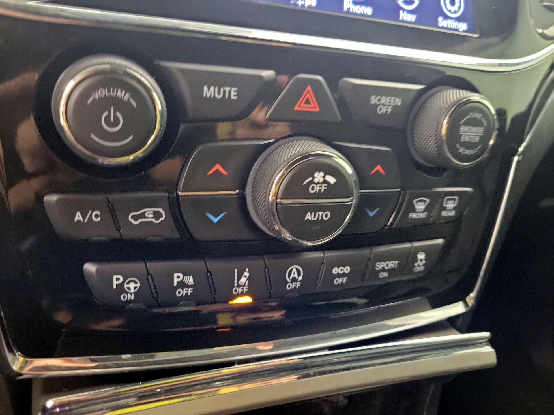 Thumbnail: 2021 Jeep Grand Cherokee - 17