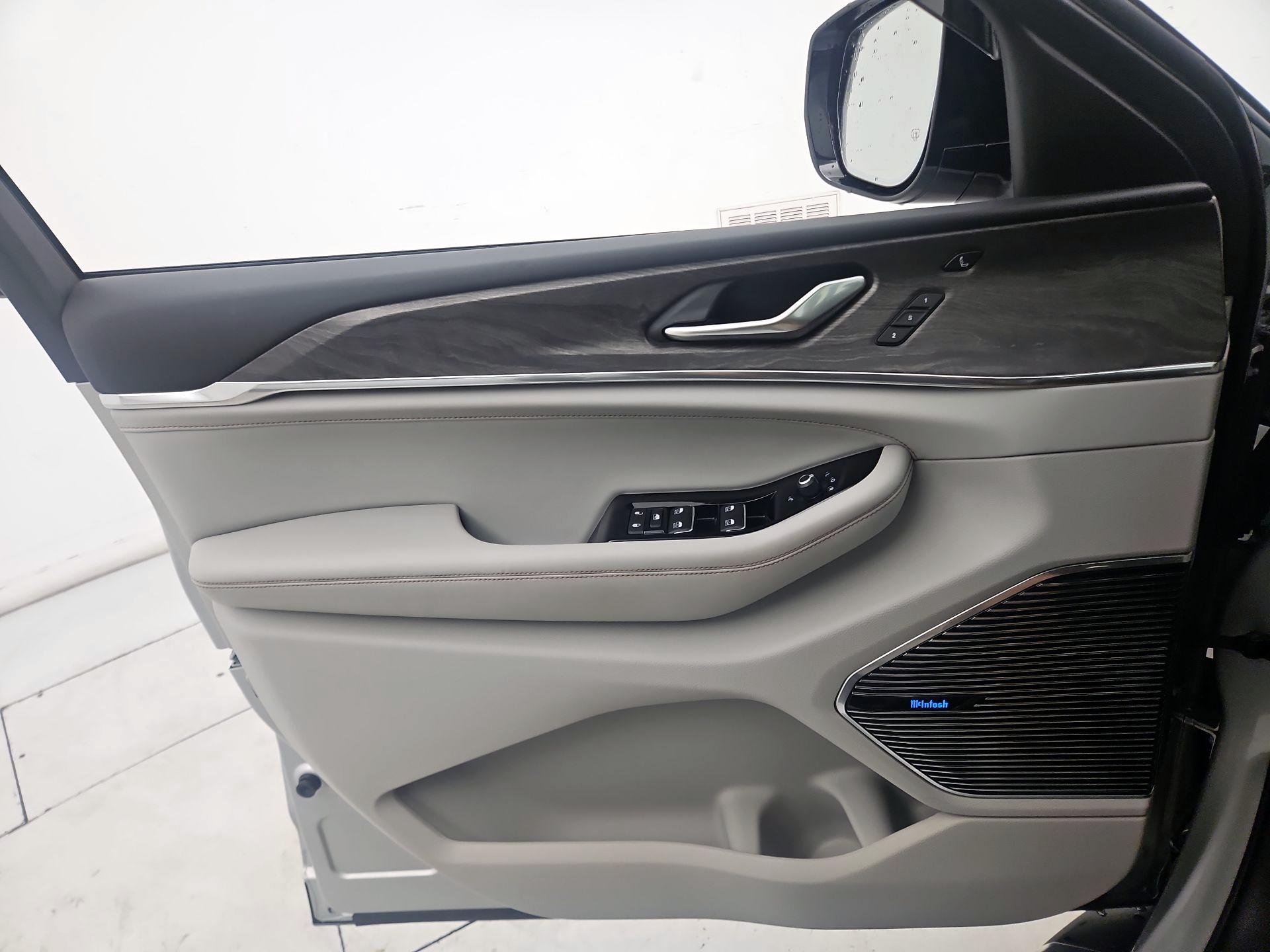 Thumbnail: 2022 Jeep Grand Cherokee L - 12