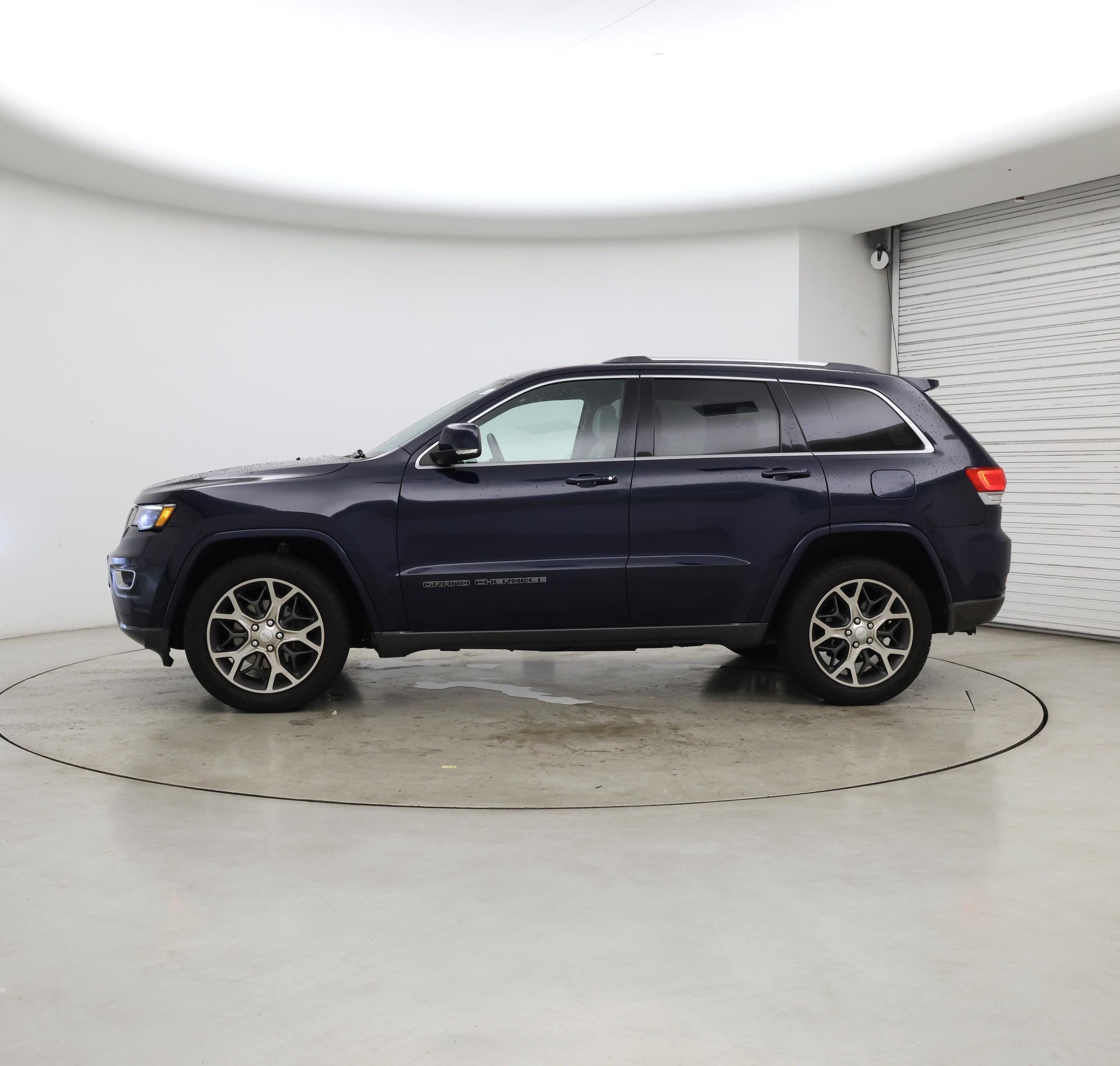 Thumbnail: 2018 Jeep Grand Cherokee - 3