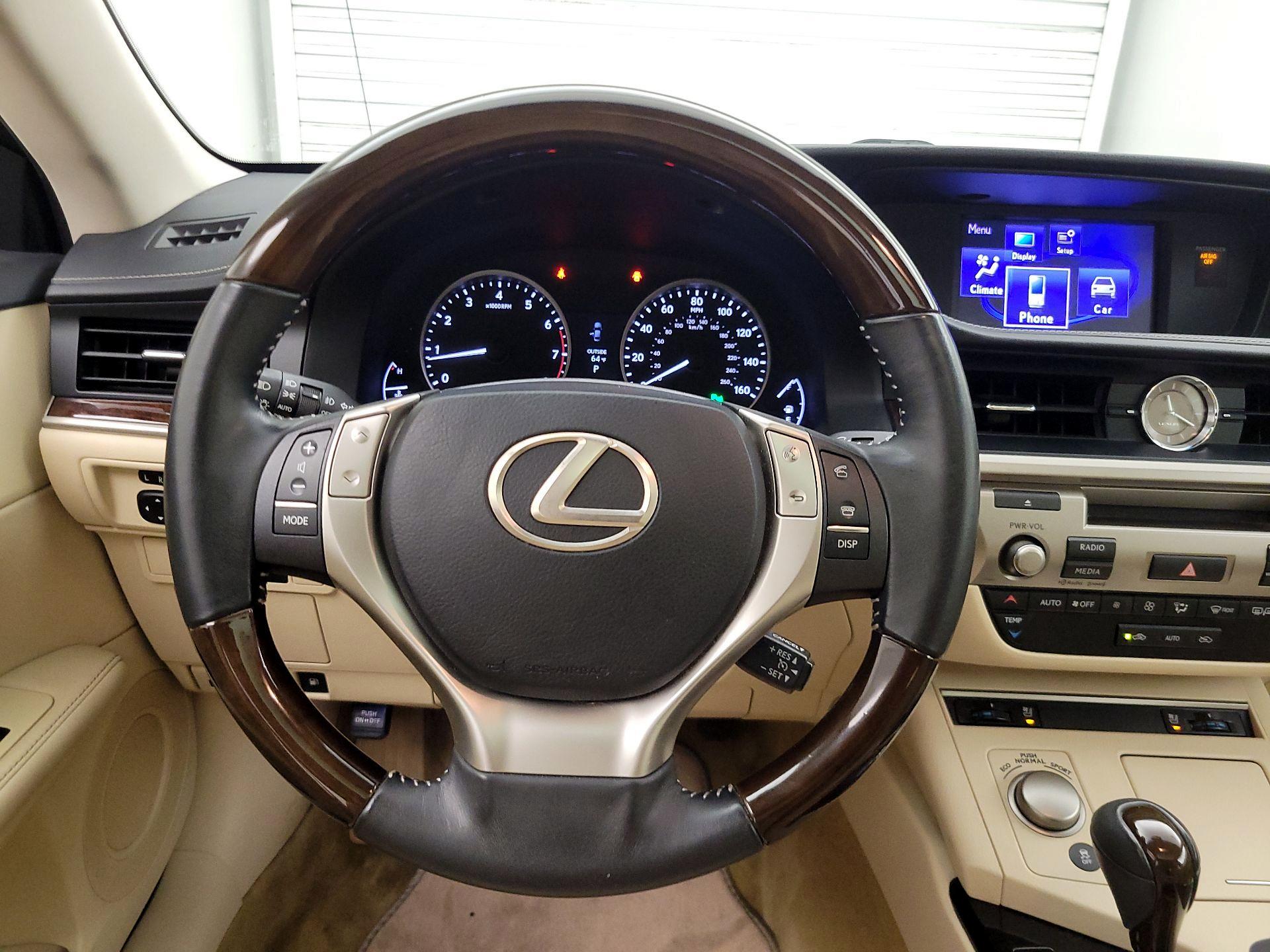 Thumbnail: 2014 Lexus ES - 10