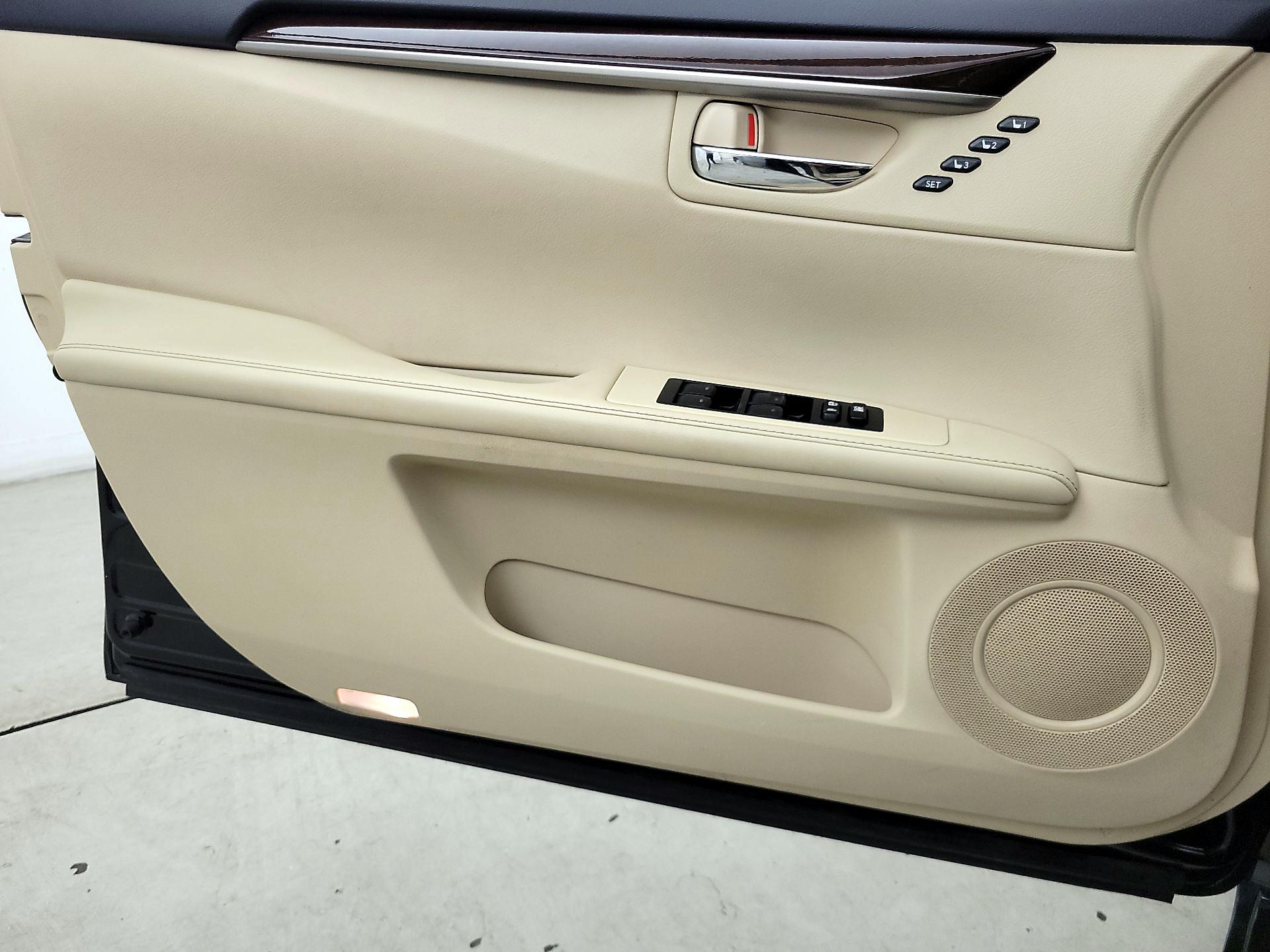 Thumbnail: 2014 Lexus ES - 12