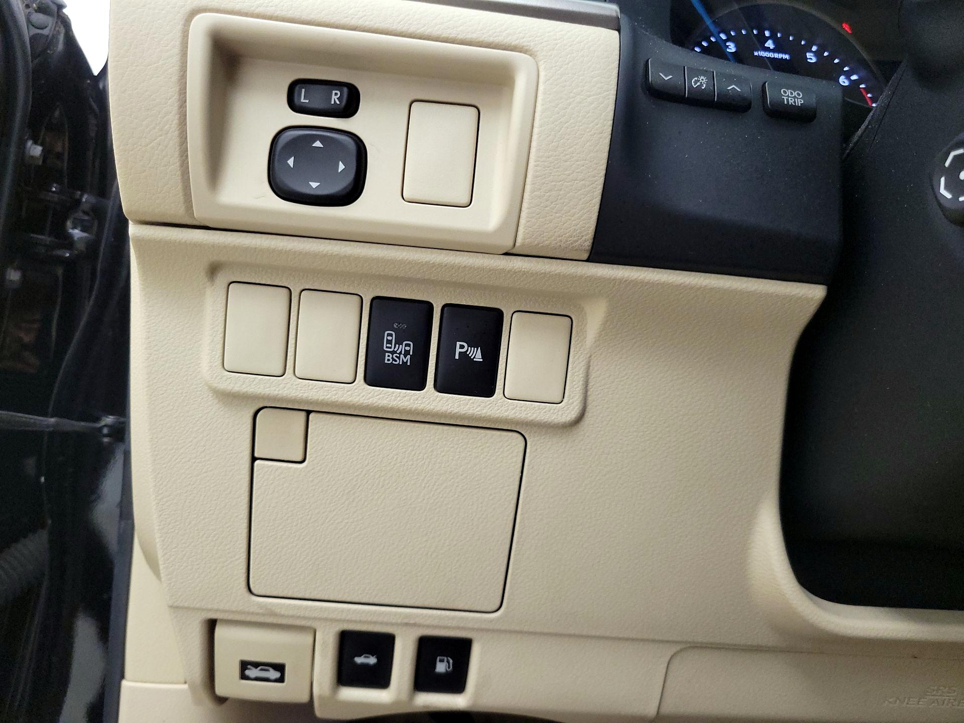 Thumbnail: 2014 Lexus ES - 13