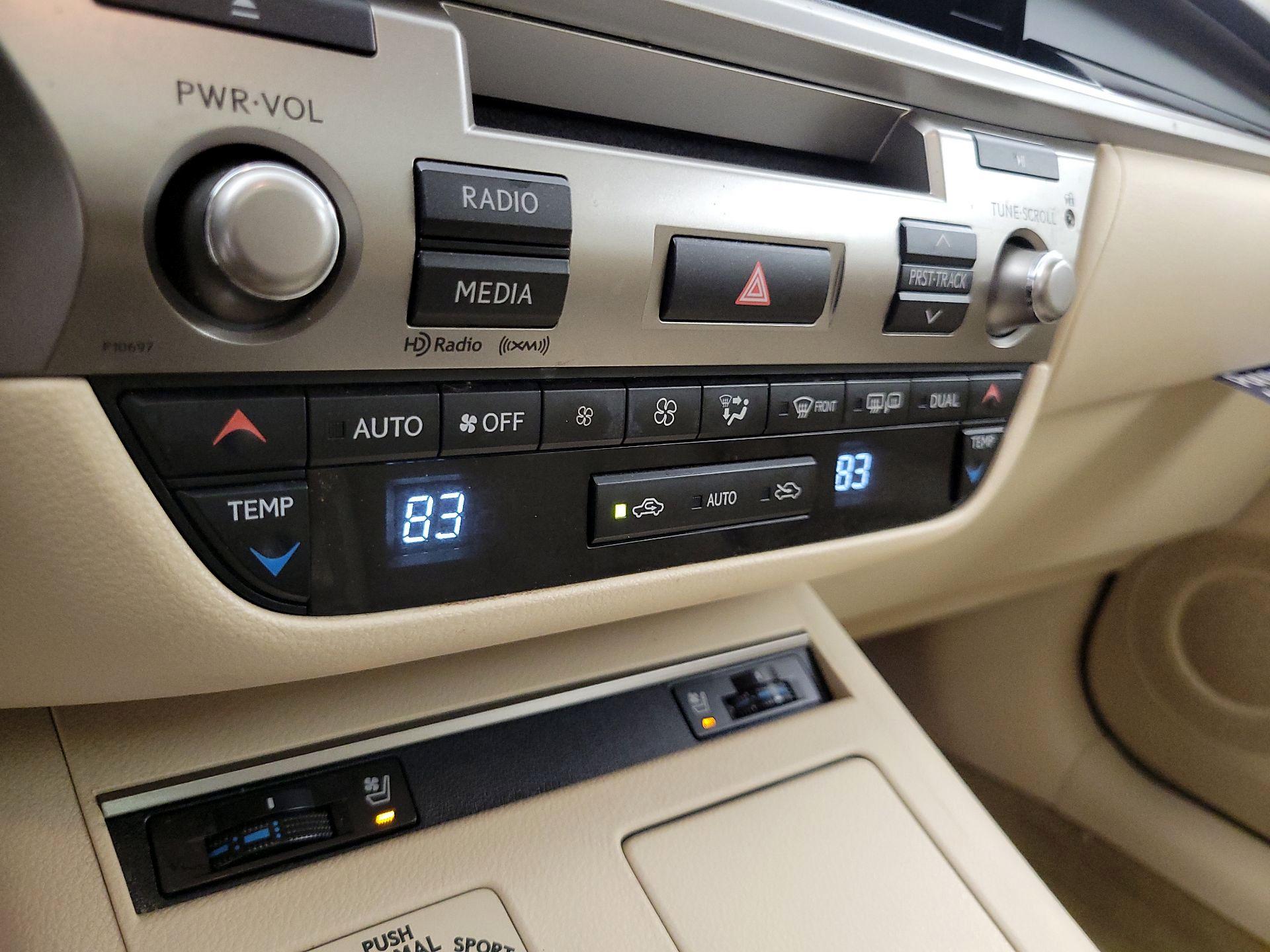 Thumbnail: 2014 Lexus ES - 16