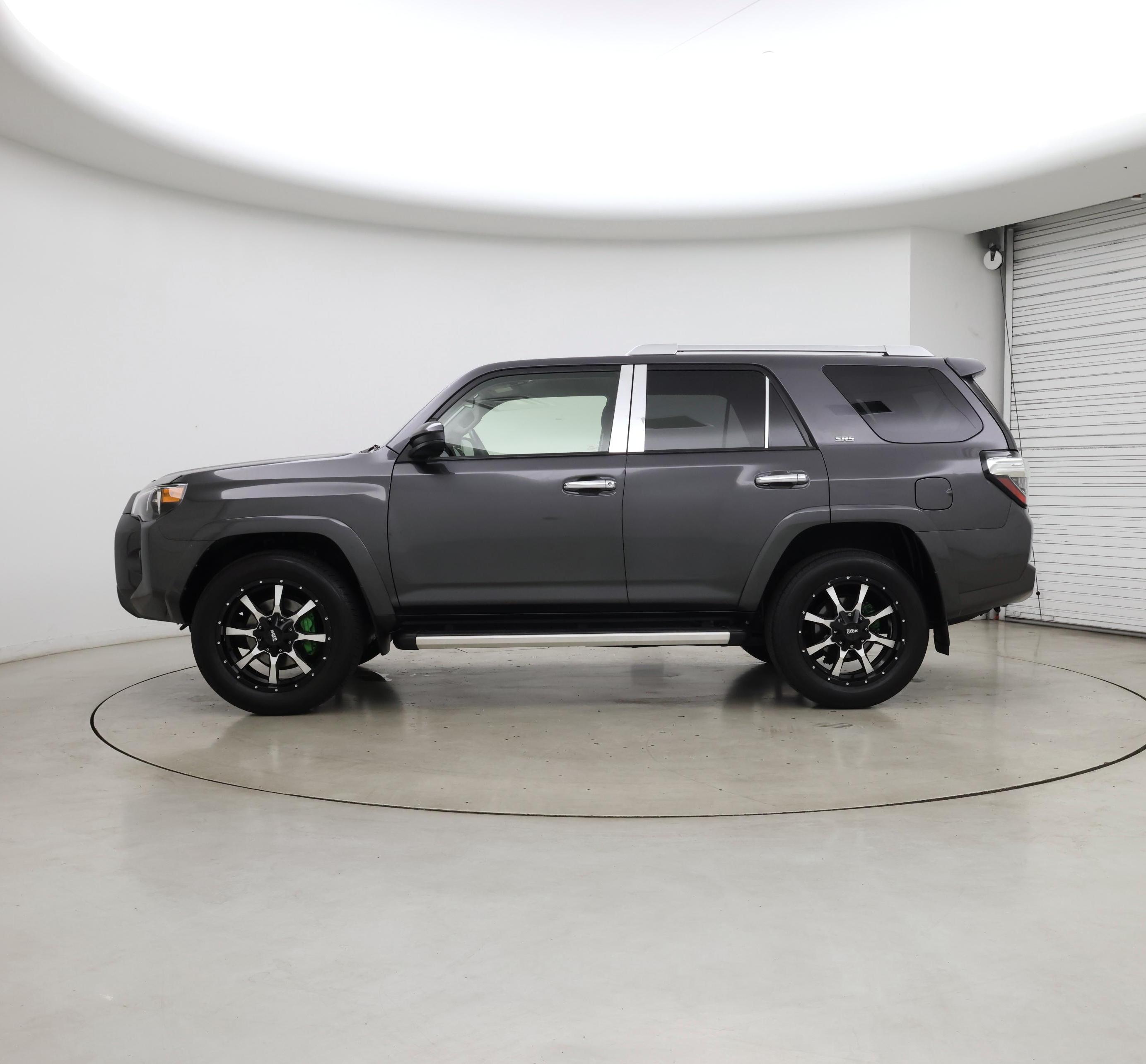 Thumbnail: 2016 Toyota 4Runner - 3