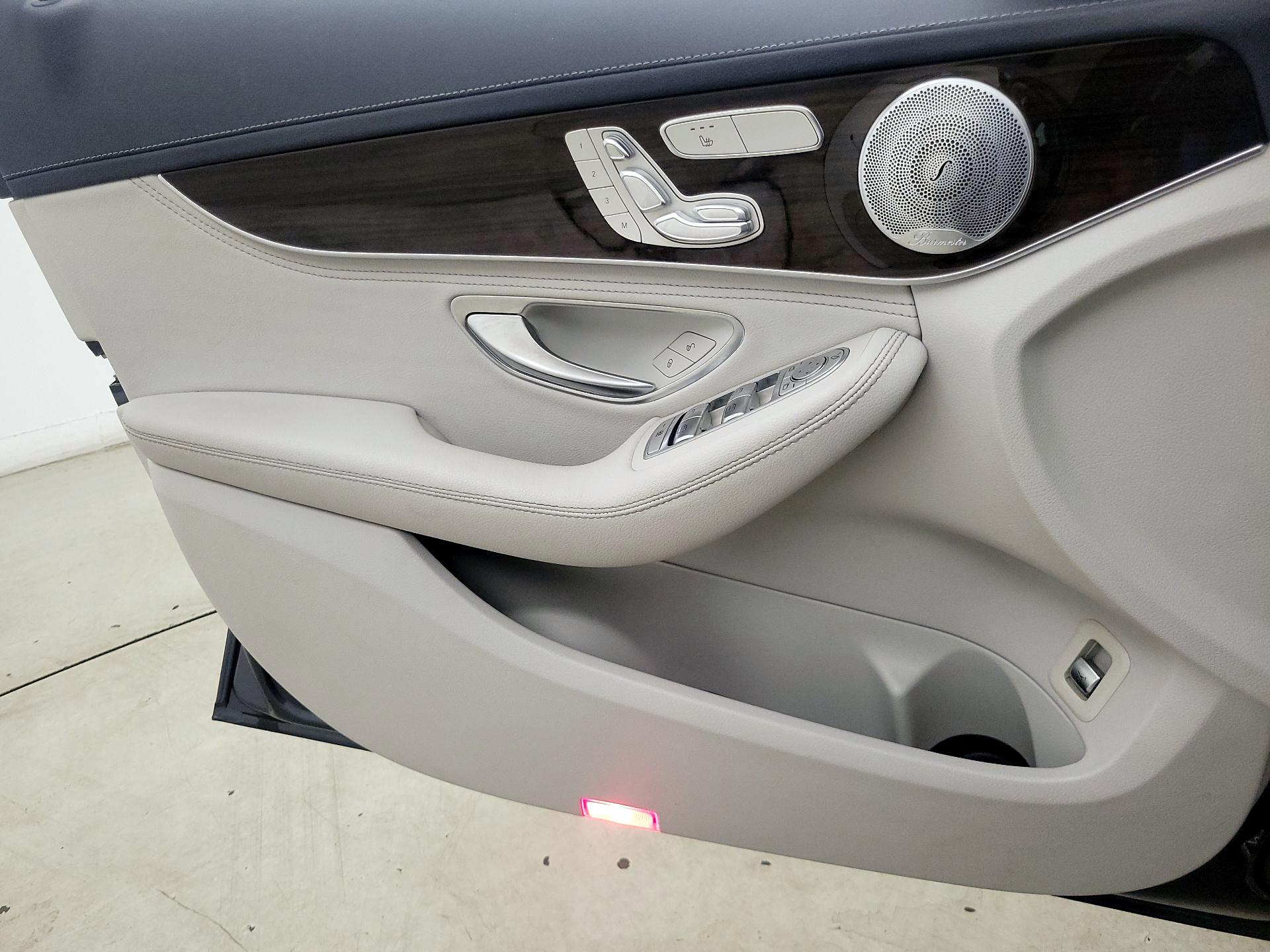 Thumbnail: 2016 Mercedes-Benz C-Class - 12