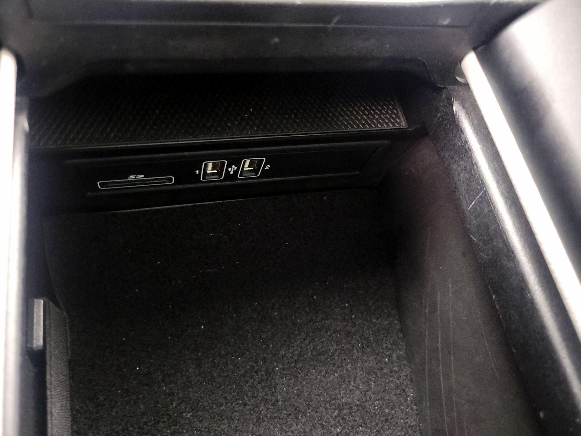 Thumbnail: 2016 Mercedes-Benz C-Class - 19
