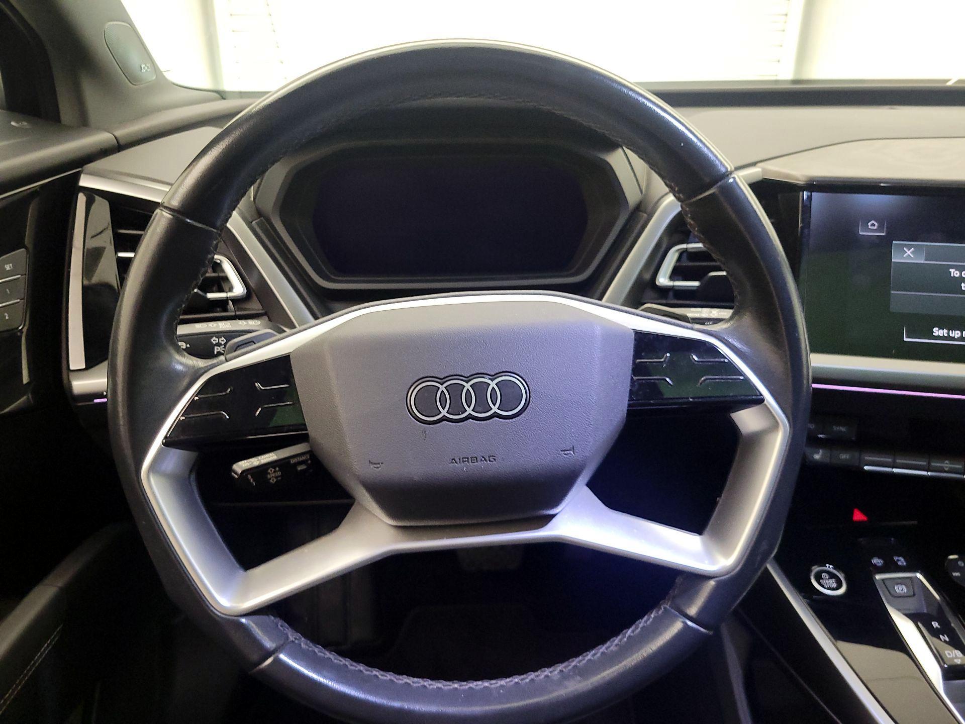 Thumbnail: 2022 Audi Q4 e-tron - 10