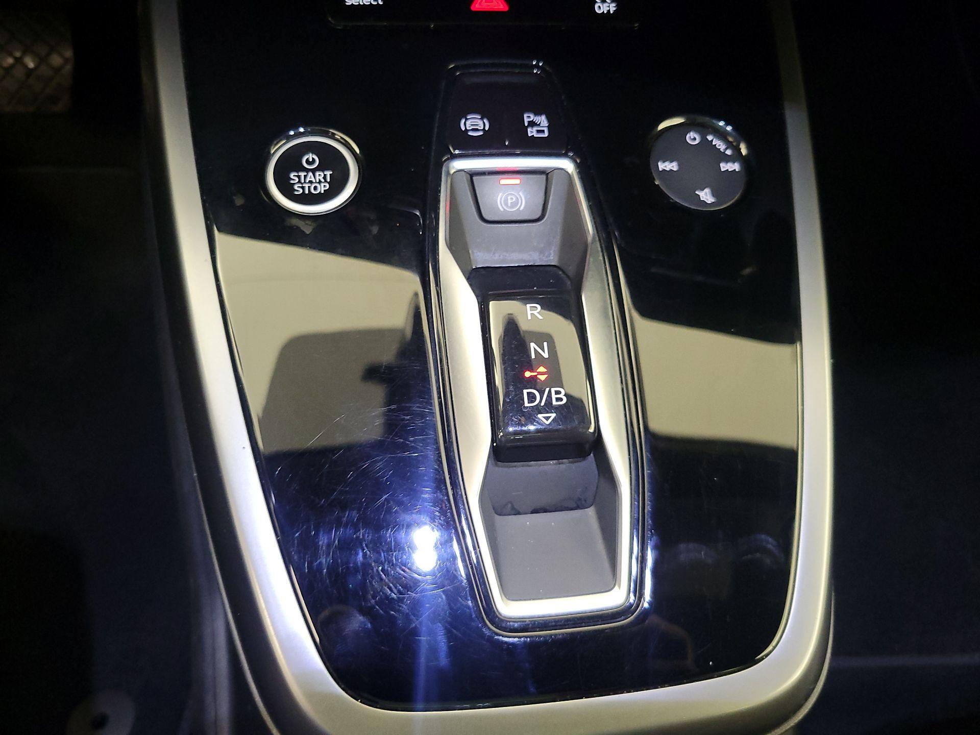 Thumbnail: 2022 Audi Q4 e-tron - 17