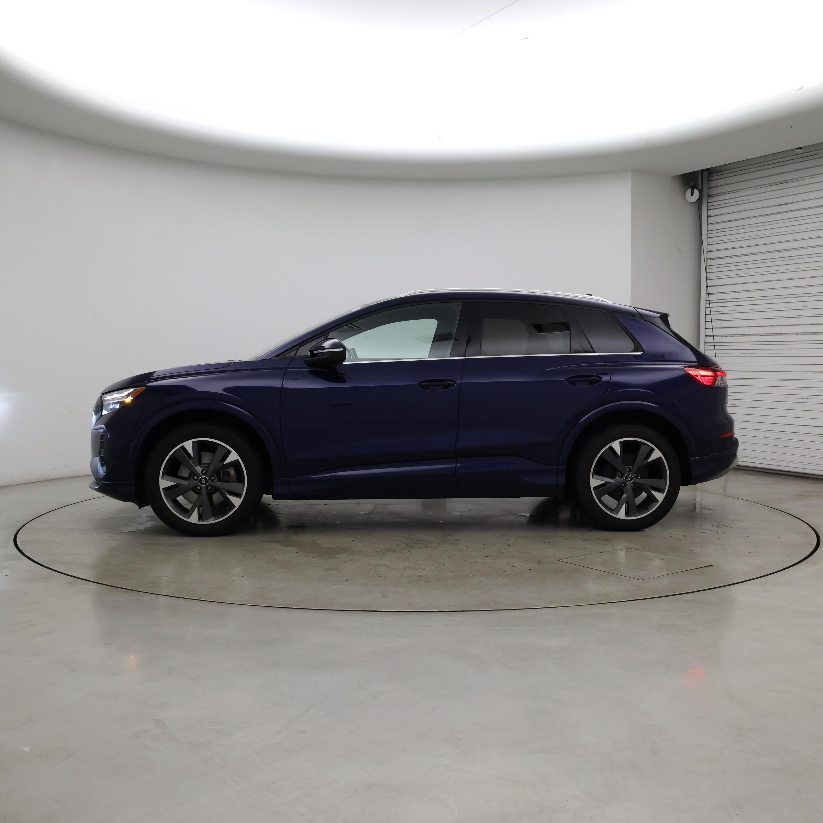 Thumbnail: 2022 Audi Q4 e-tron - 3