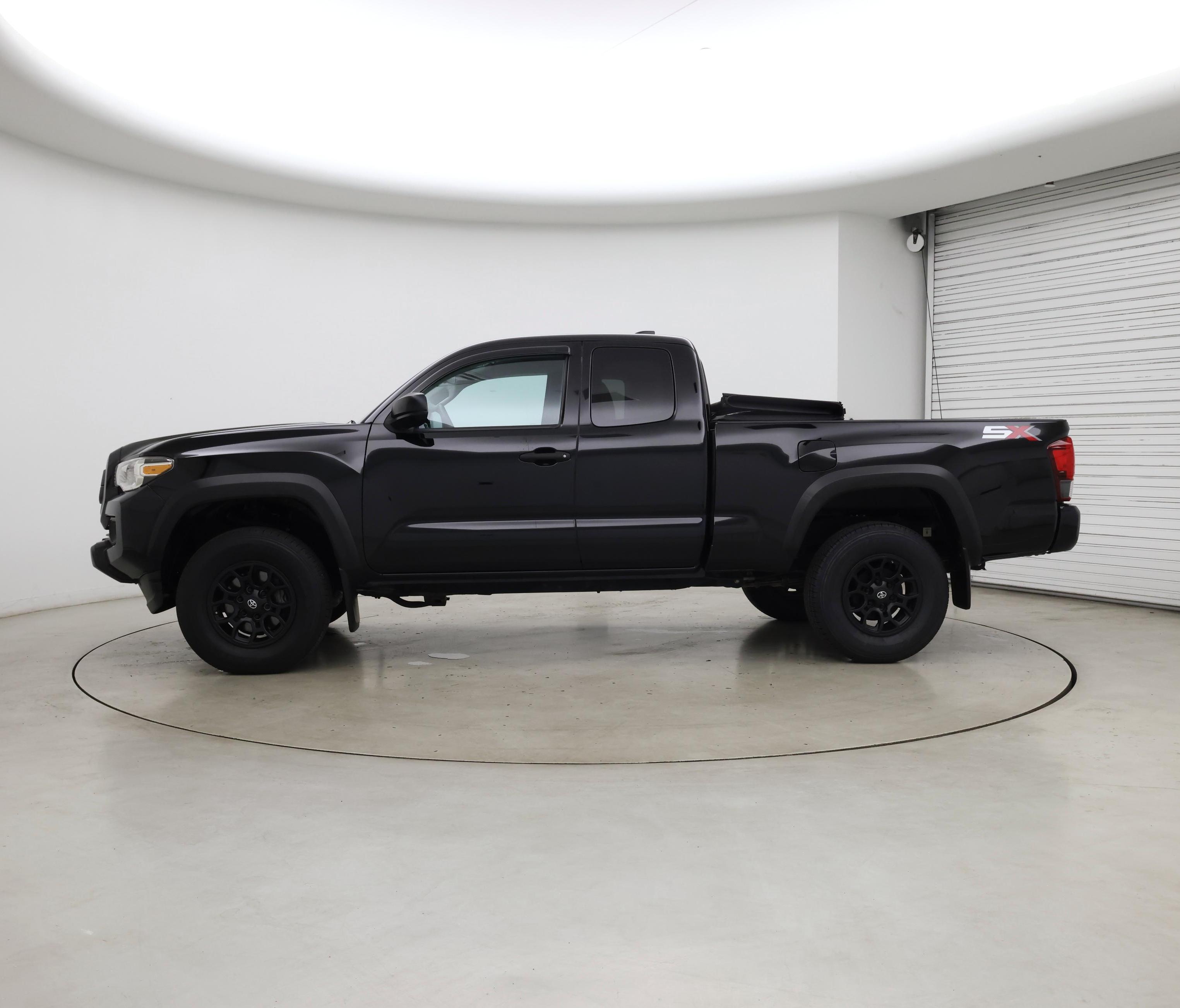 Thumbnail: 2020 Toyota Tacoma - 3