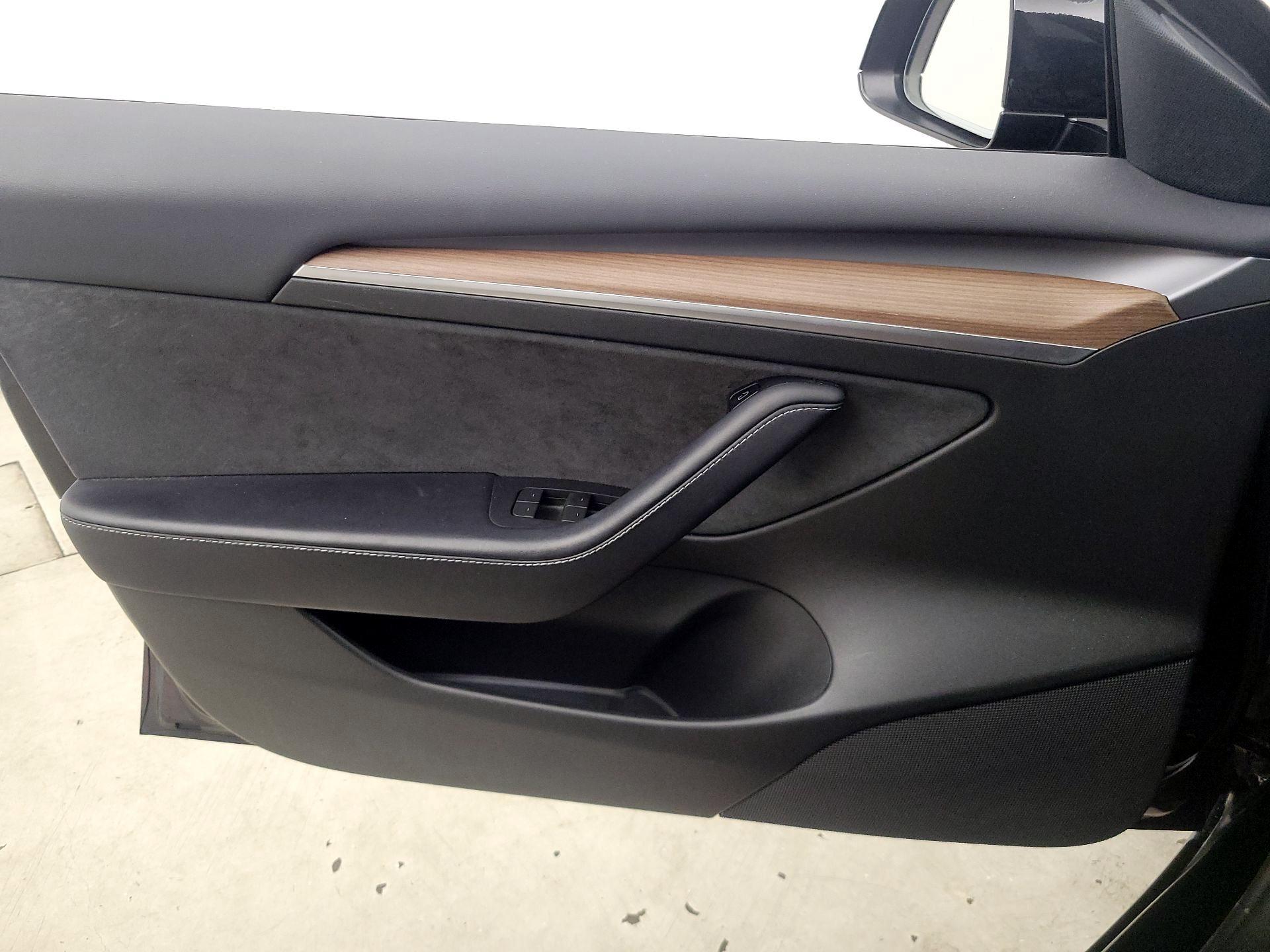 Thumbnail: 2022 Tesla Model 3 - 12