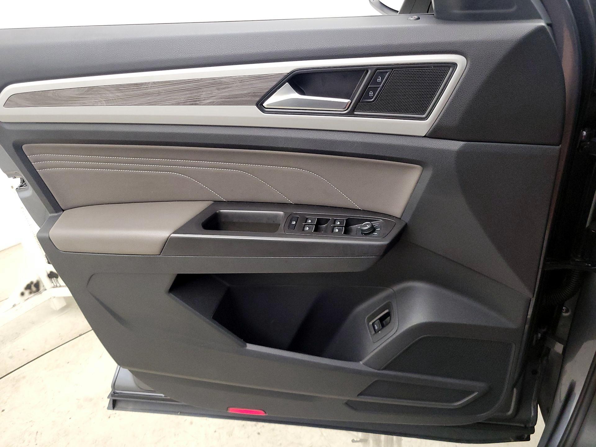 Thumbnail: 2022 Volkswagen Atlas - 12