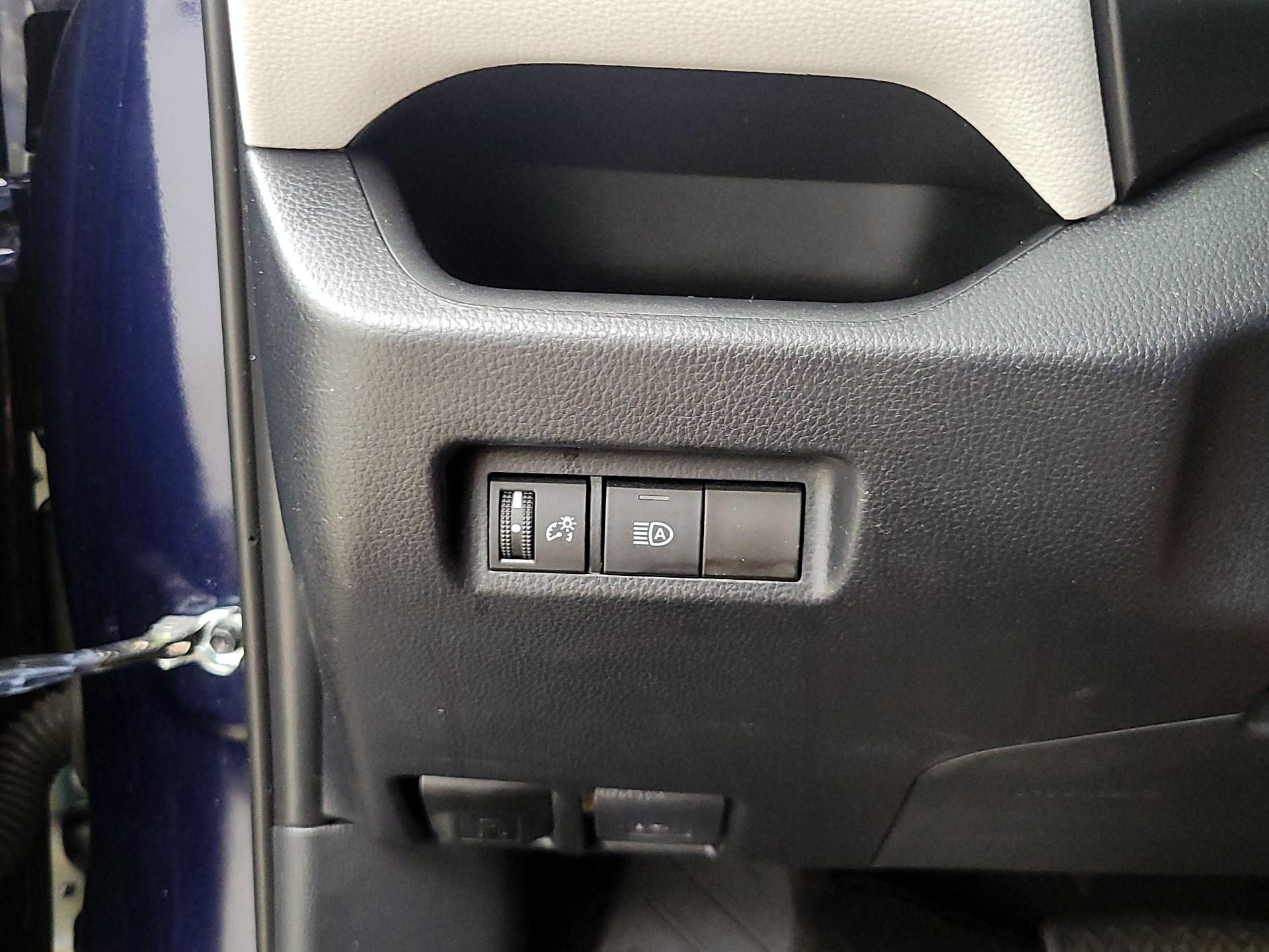 Thumbnail: 2019 Toyota RAV4 - 13