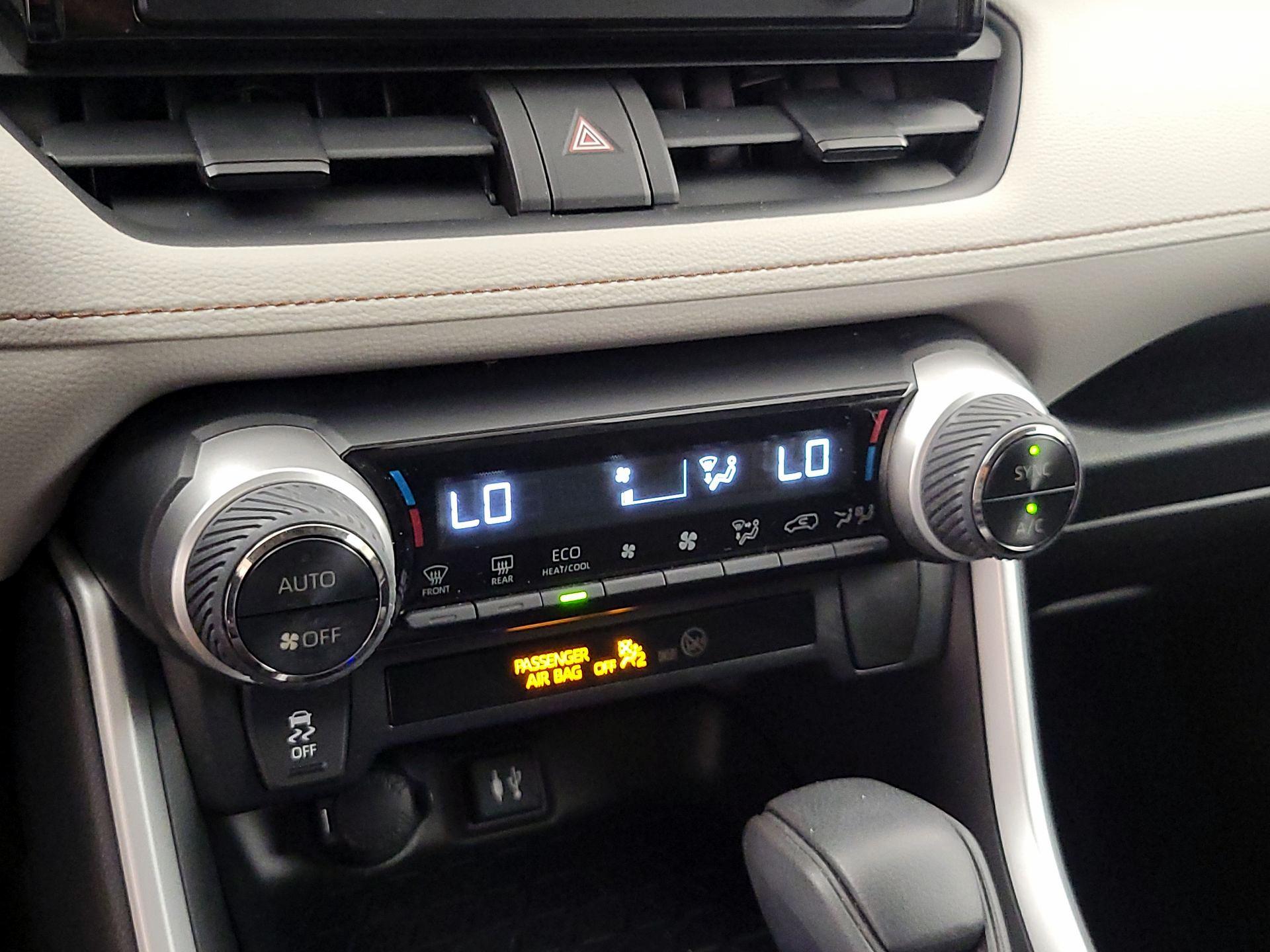 Thumbnail: 2019 Toyota RAV4 - 16