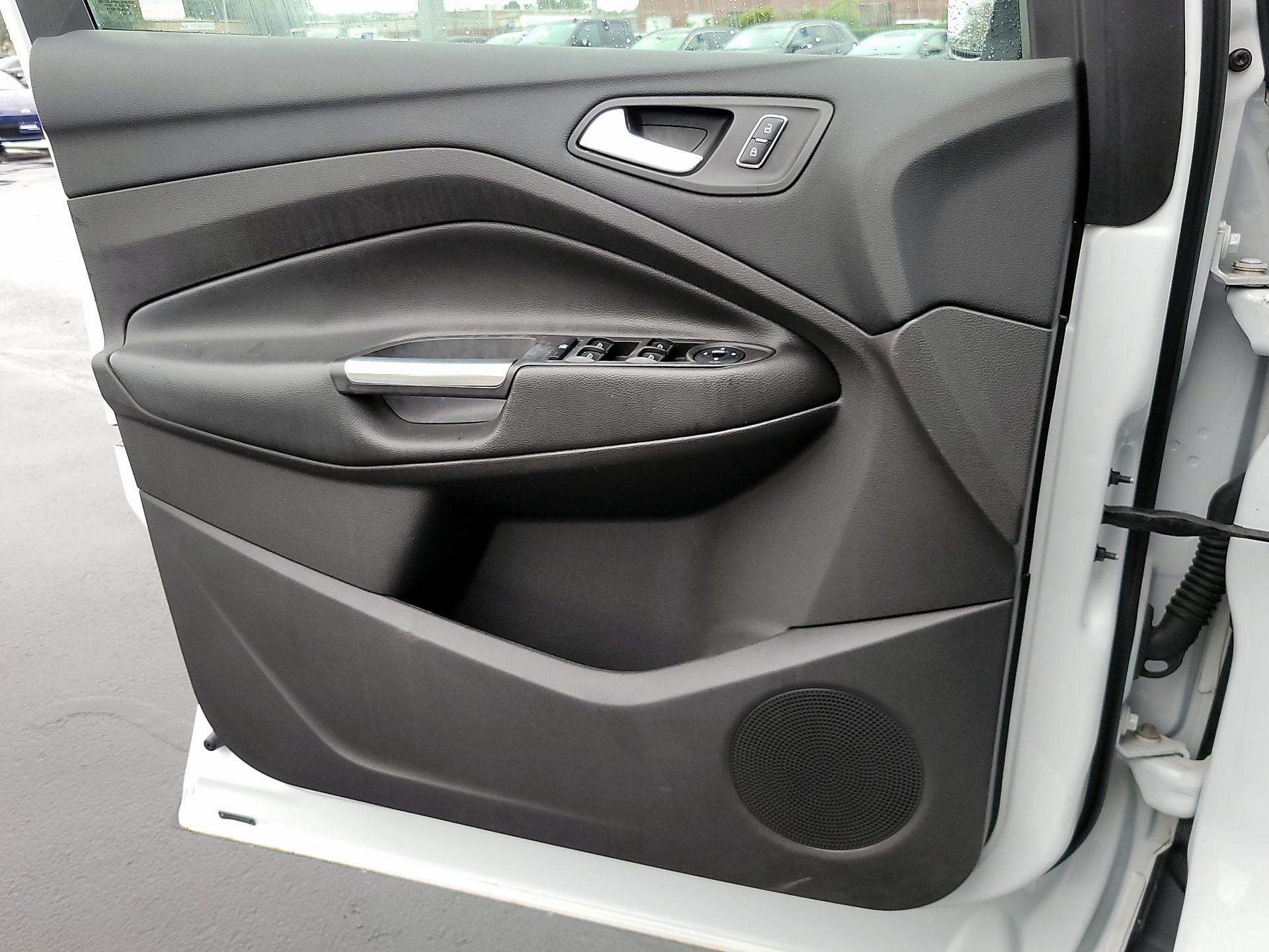 Thumbnail: 2016 Ford Escape - 10
