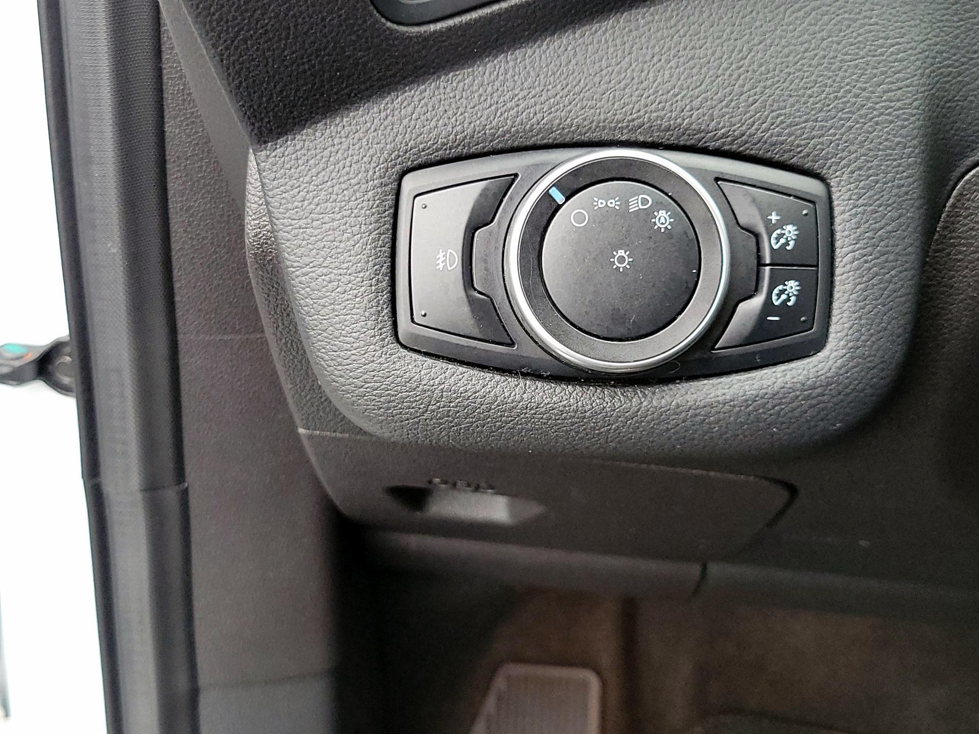 Thumbnail: 2016 Ford Escape - 11
