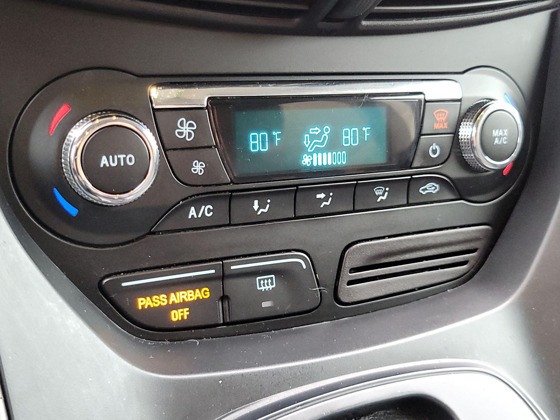 Thumbnail: 2016 Ford Escape - 14