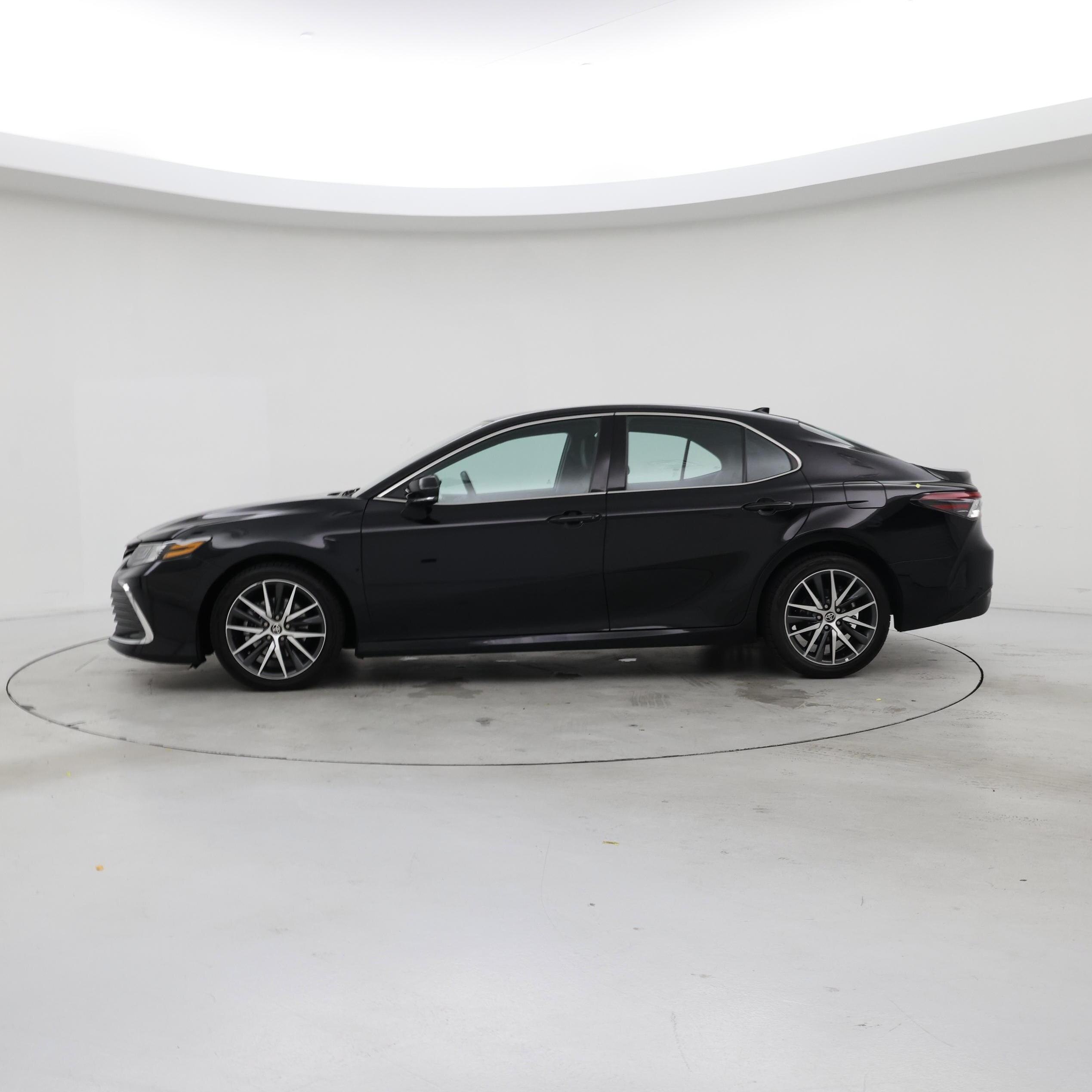 Thumbnail: 2022 Toyota Camry - 3