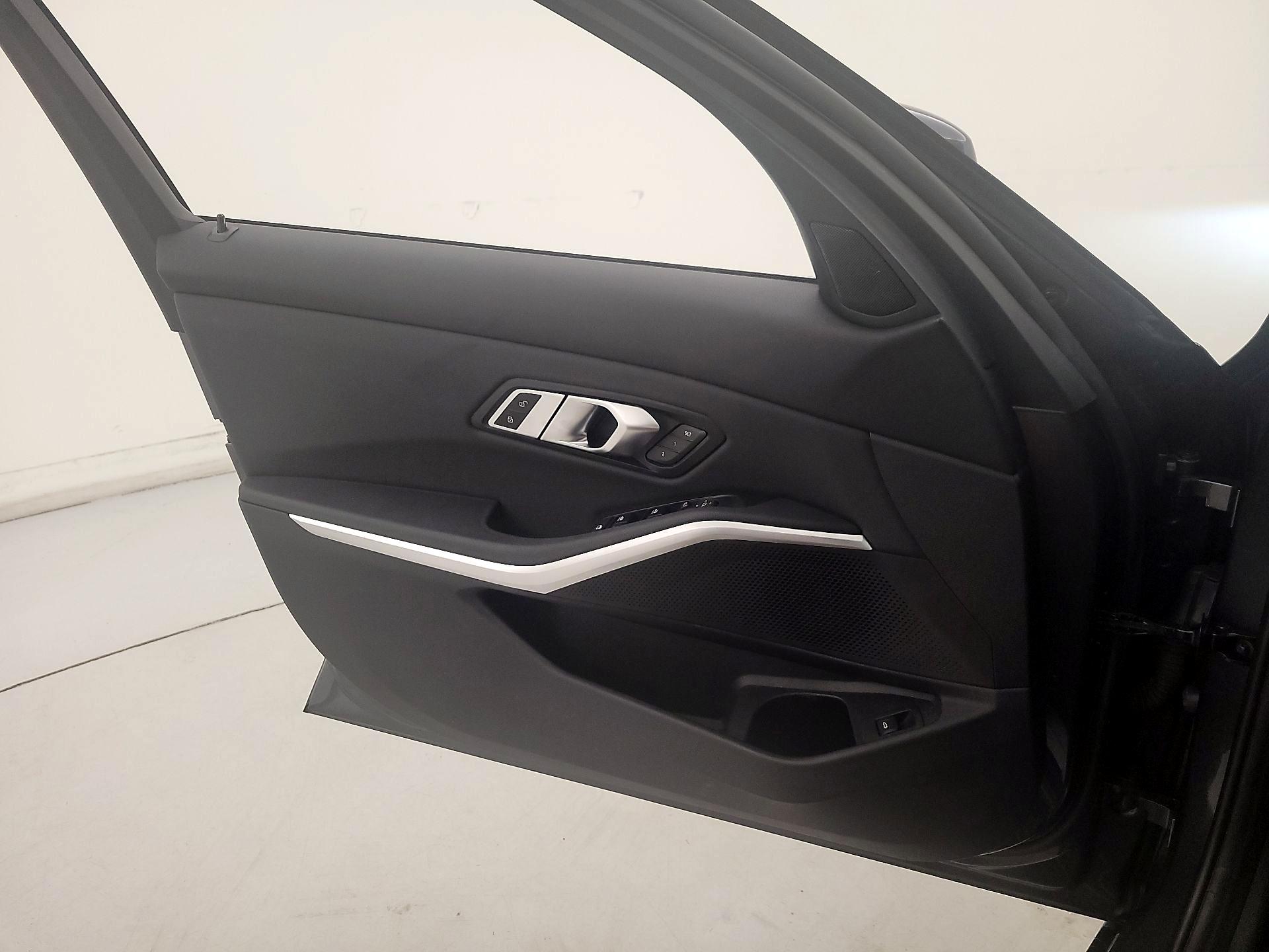Thumbnail: 2020 BMW 3 Series - 12