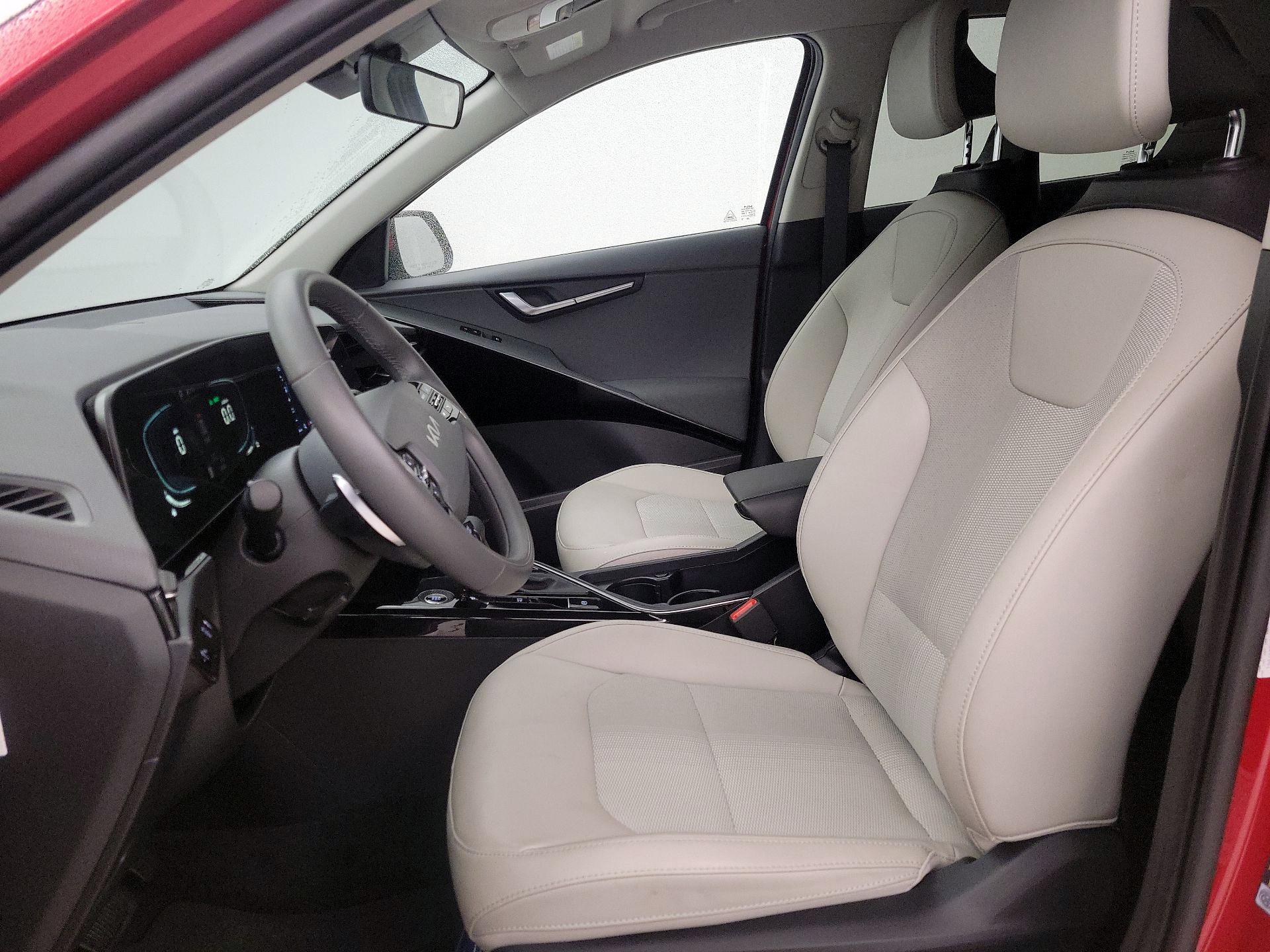 Thumbnail: 2023 Kia Niro - 11