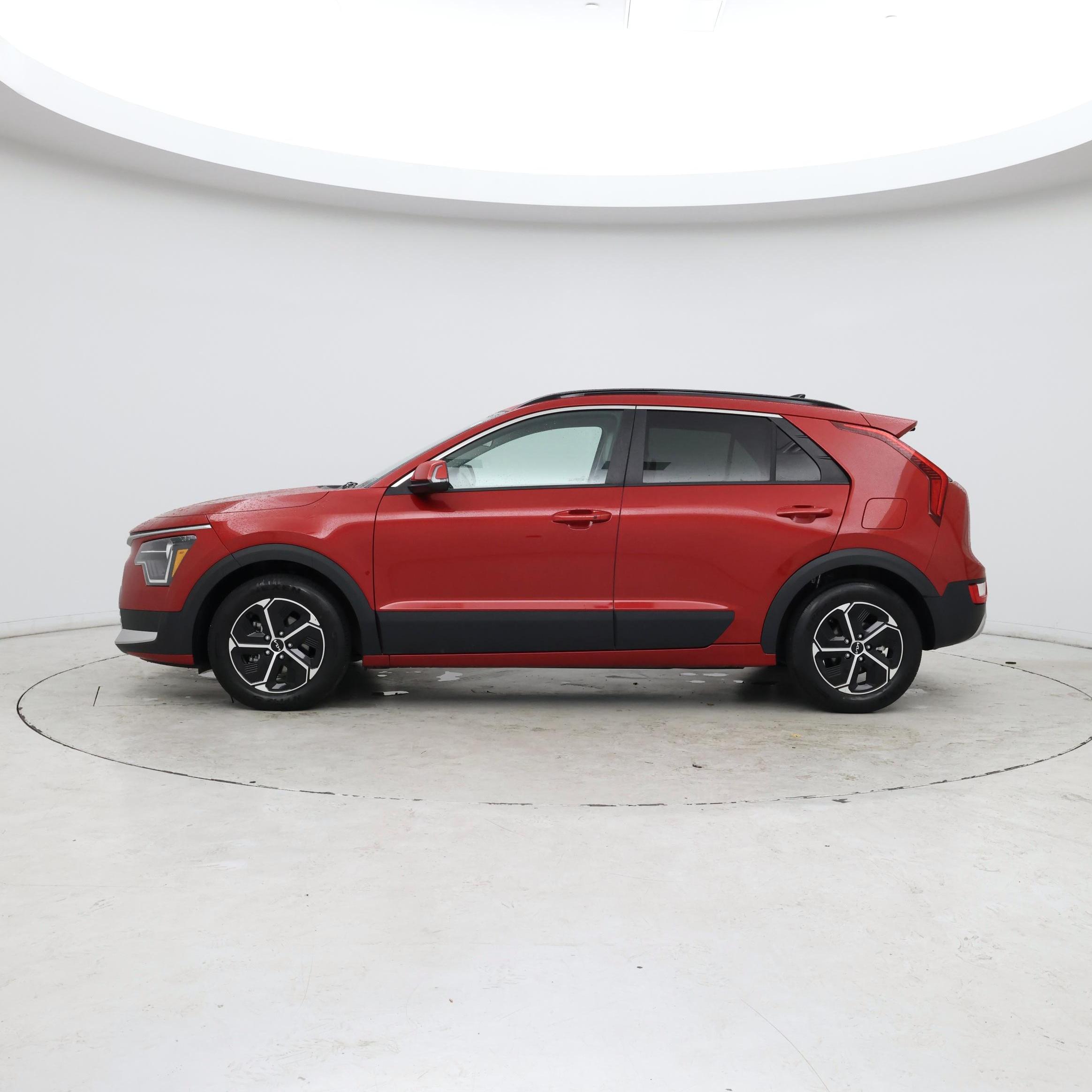 Thumbnail: 2023 Kia Niro - 3