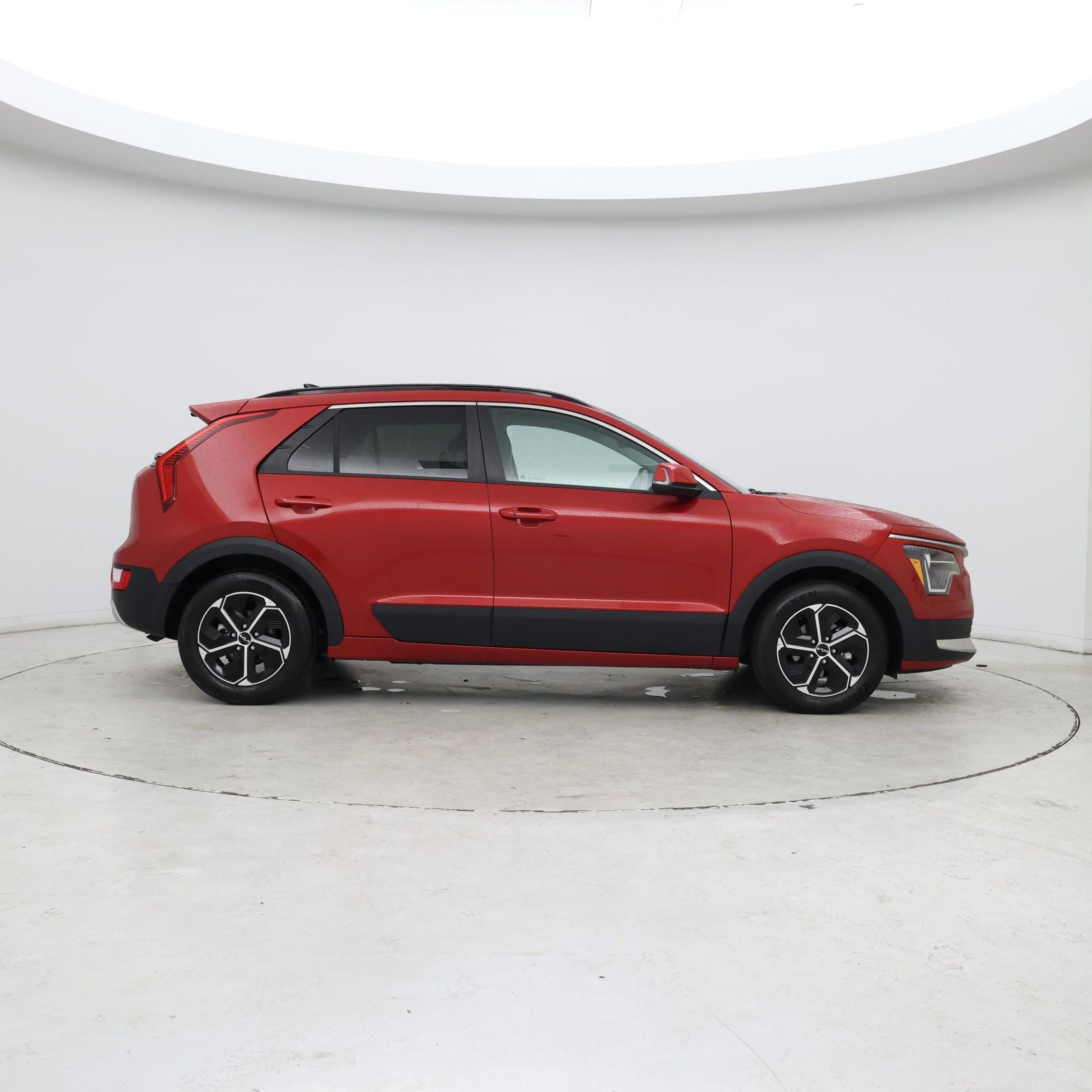 Thumbnail: 2023 Kia Niro - 7