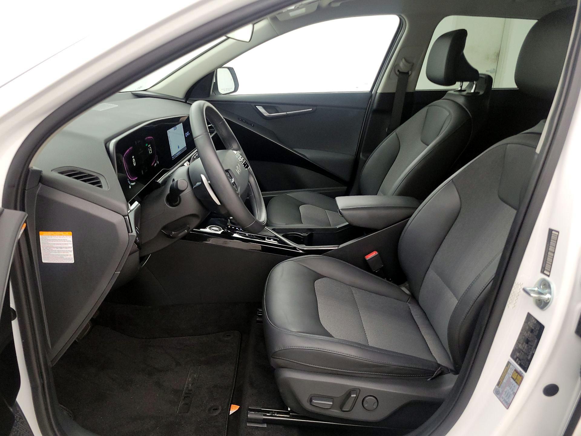 Thumbnail: 2023 Kia Niro - 11
