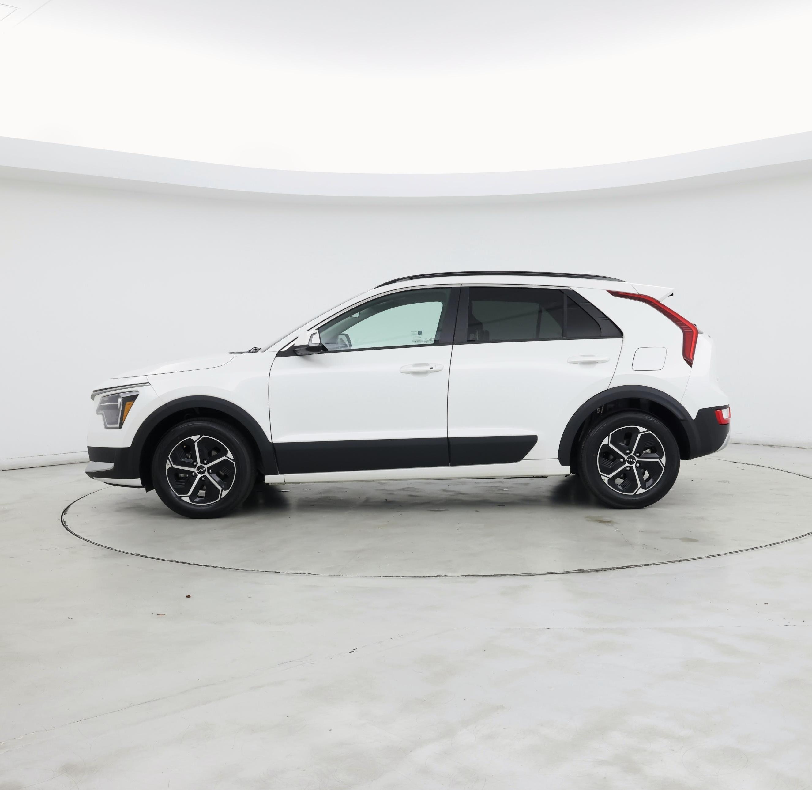 Thumbnail: 2023 Kia Niro - 3