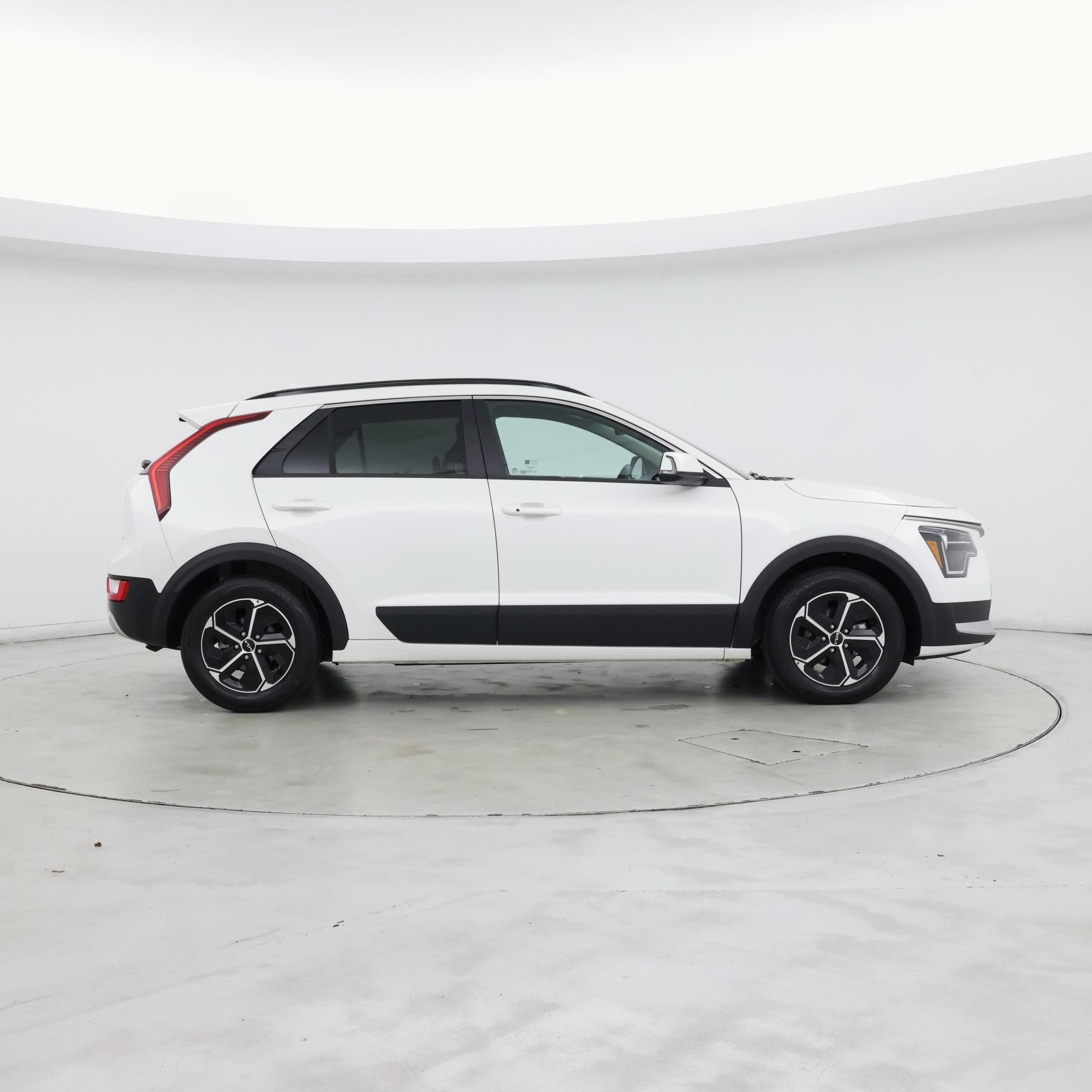 Thumbnail: 2023 Kia Niro - 7