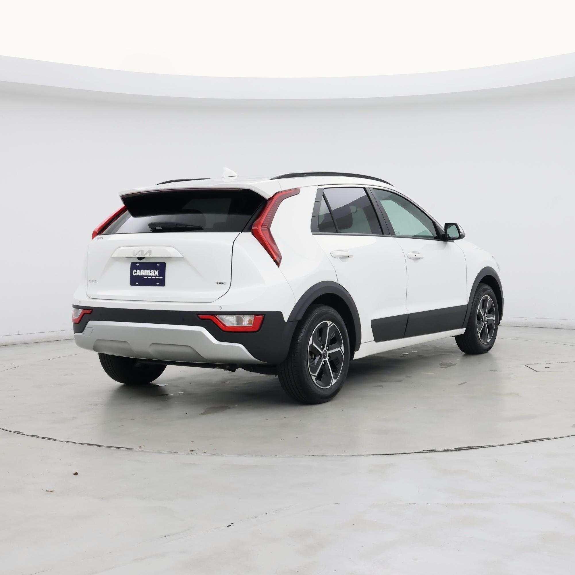 Thumbnail: 2023 Kia Niro - 8