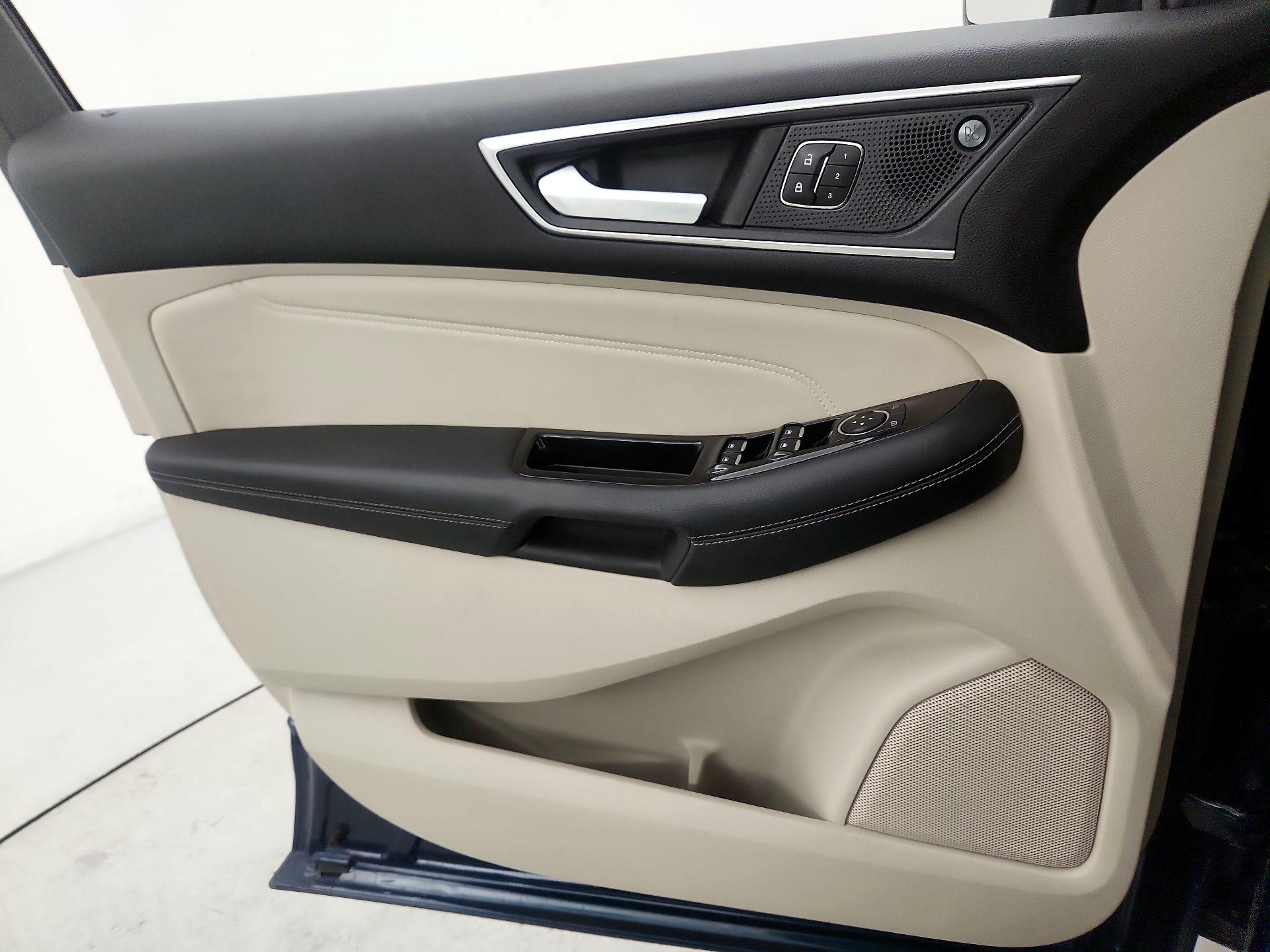 Thumbnail: 2020 Ford Edge - 12