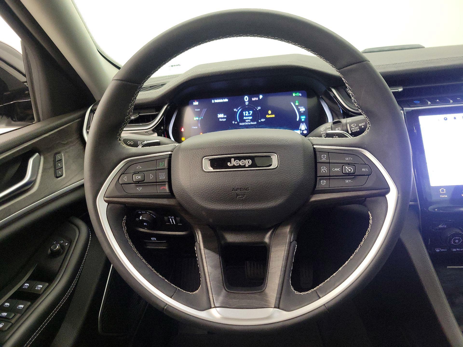 Thumbnail: 2023 Jeep Grand Cherokee - 10