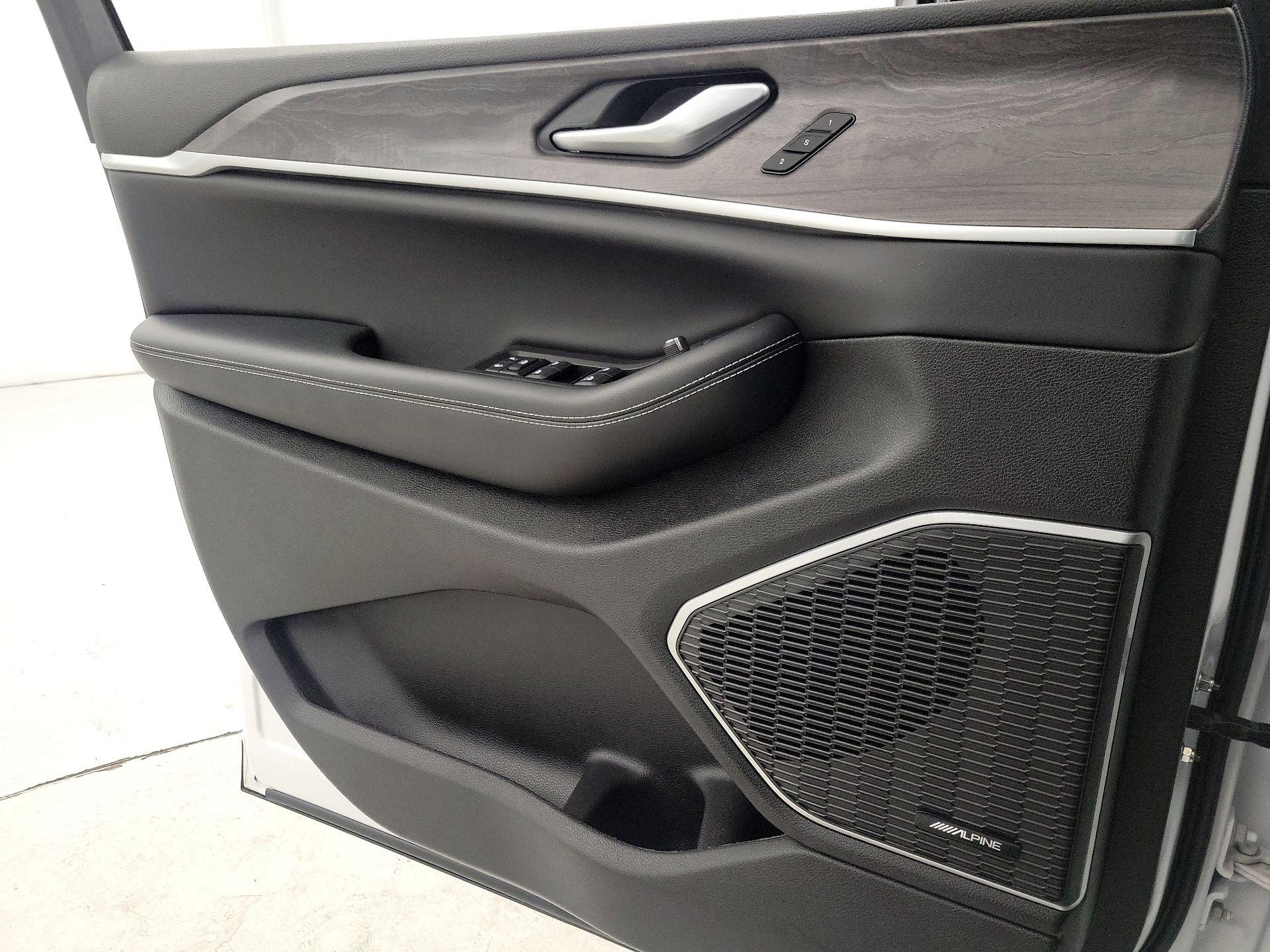 Thumbnail: 2023 Jeep Grand Cherokee - 12