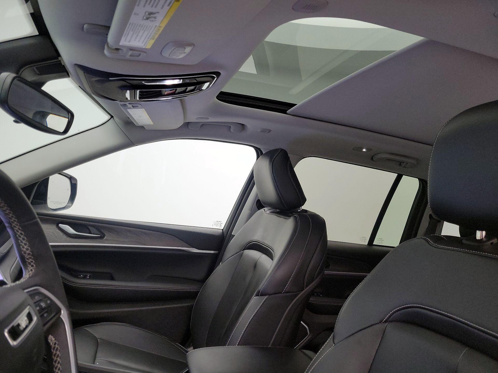 Thumbnail: 2023 Jeep Grand Cherokee - 20