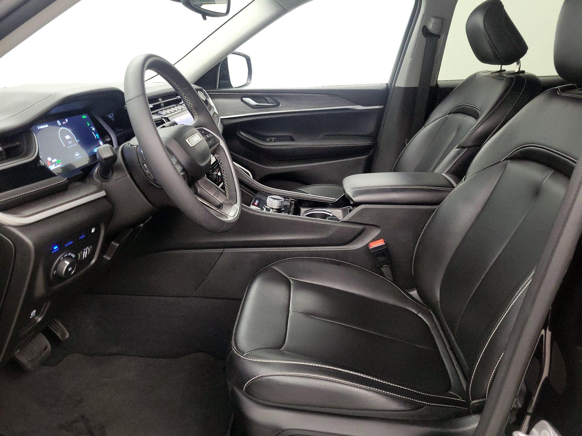 Thumbnail: 2023 Jeep Grand Cherokee - 11