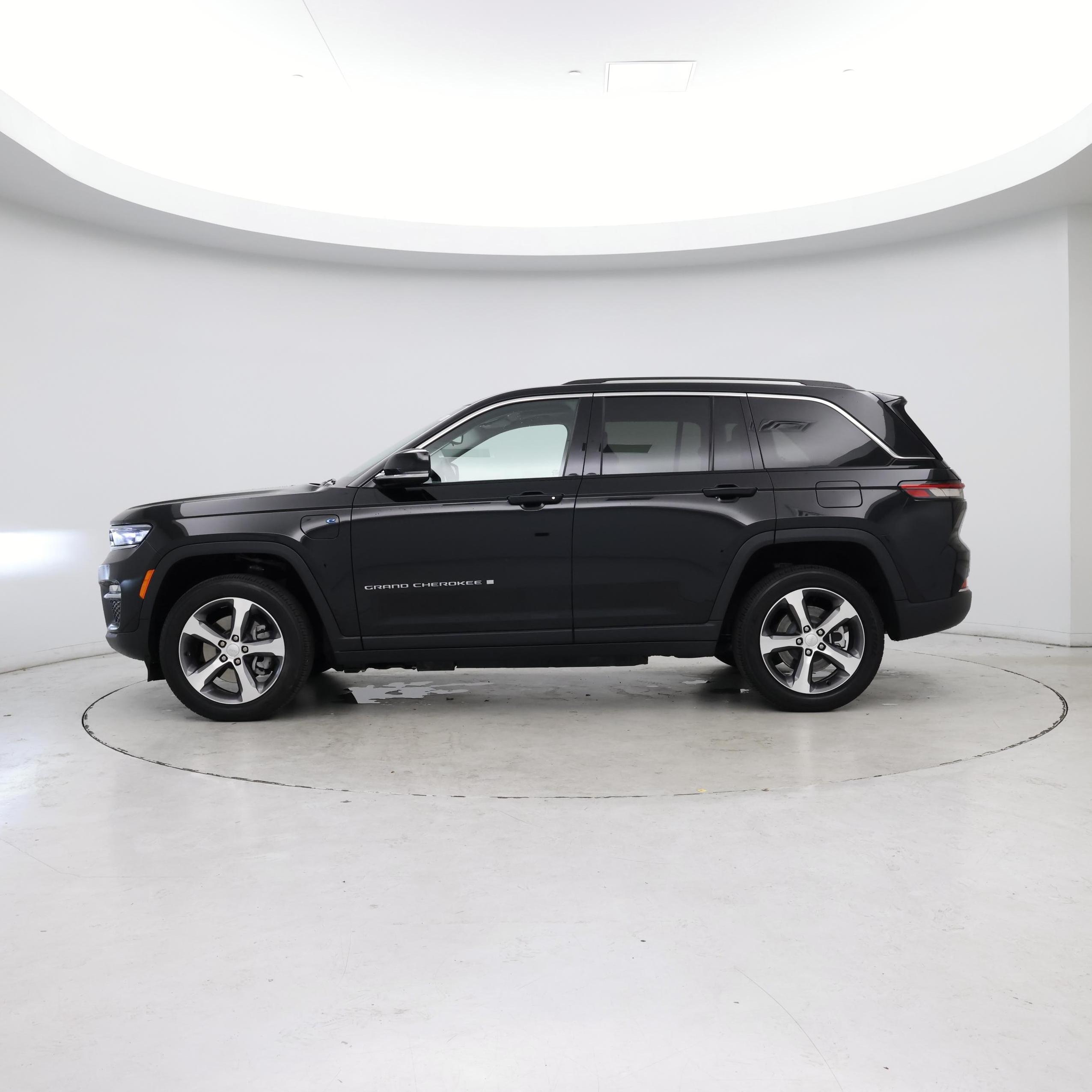 Thumbnail: 2023 Jeep Grand Cherokee - 3