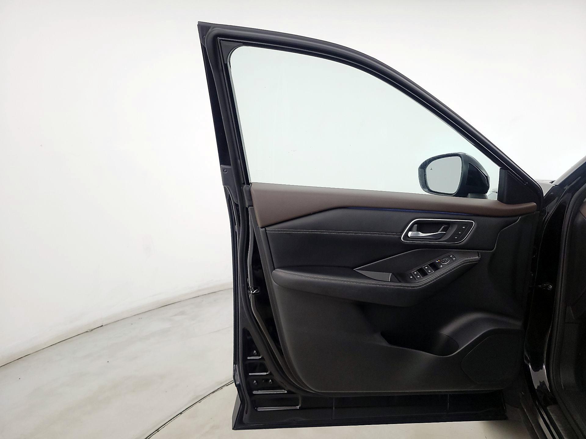 Thumbnail: 2023 Nissan Rogue - 12