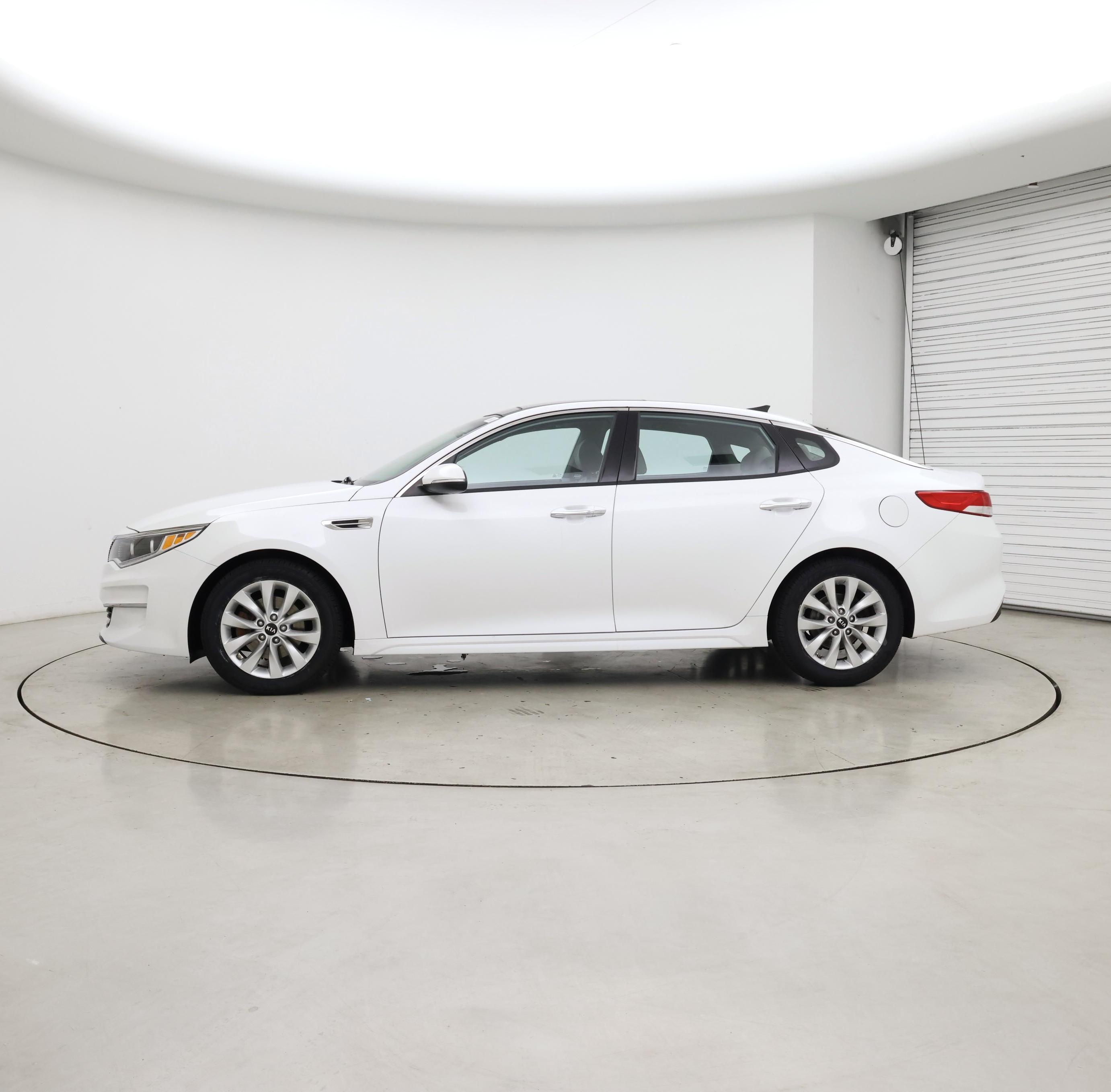 Thumbnail: 2016 Kia Optima - 3