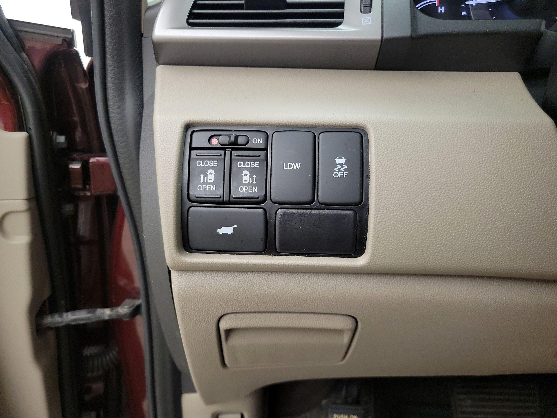 Thumbnail: 2016 Honda Odyssey - 13